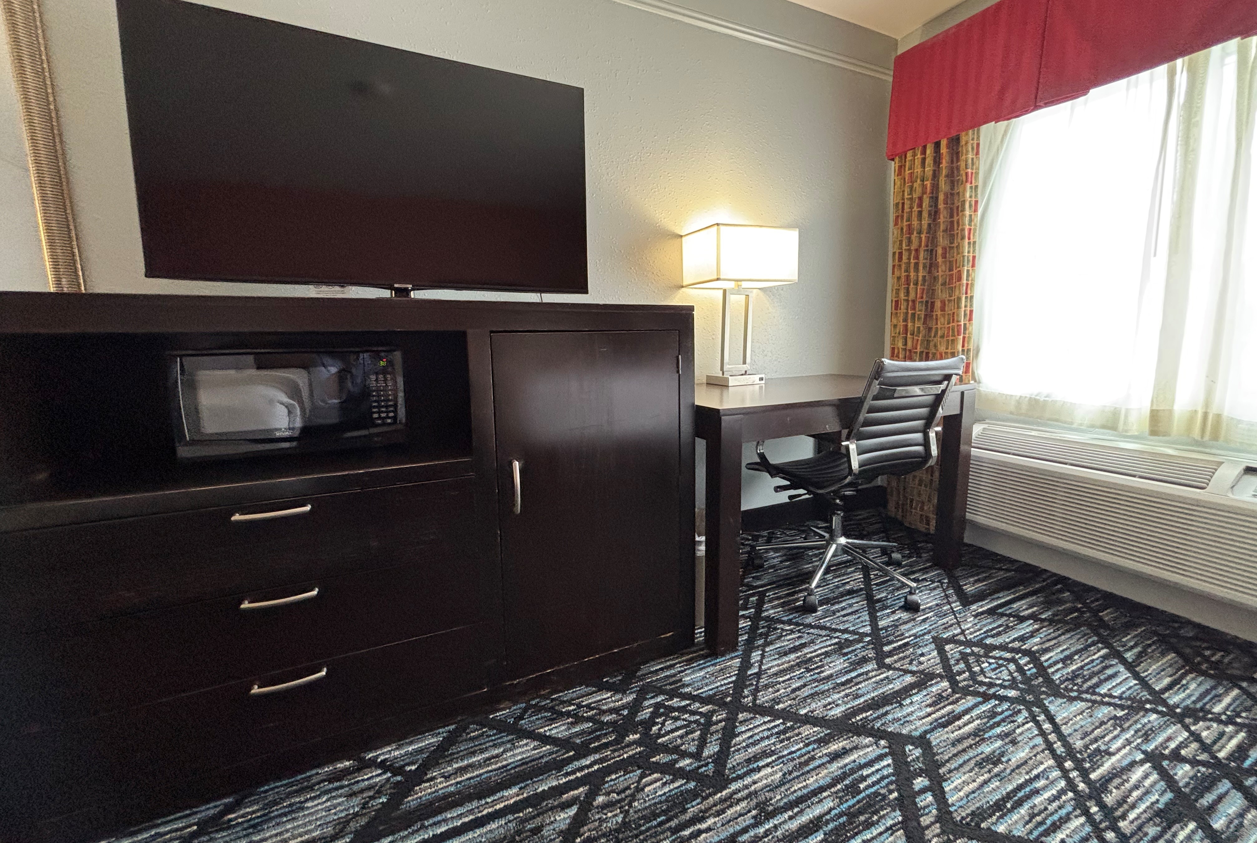 Guest room feature at the Baymont by Wyndham Litchfield in Litchfield, Illinois