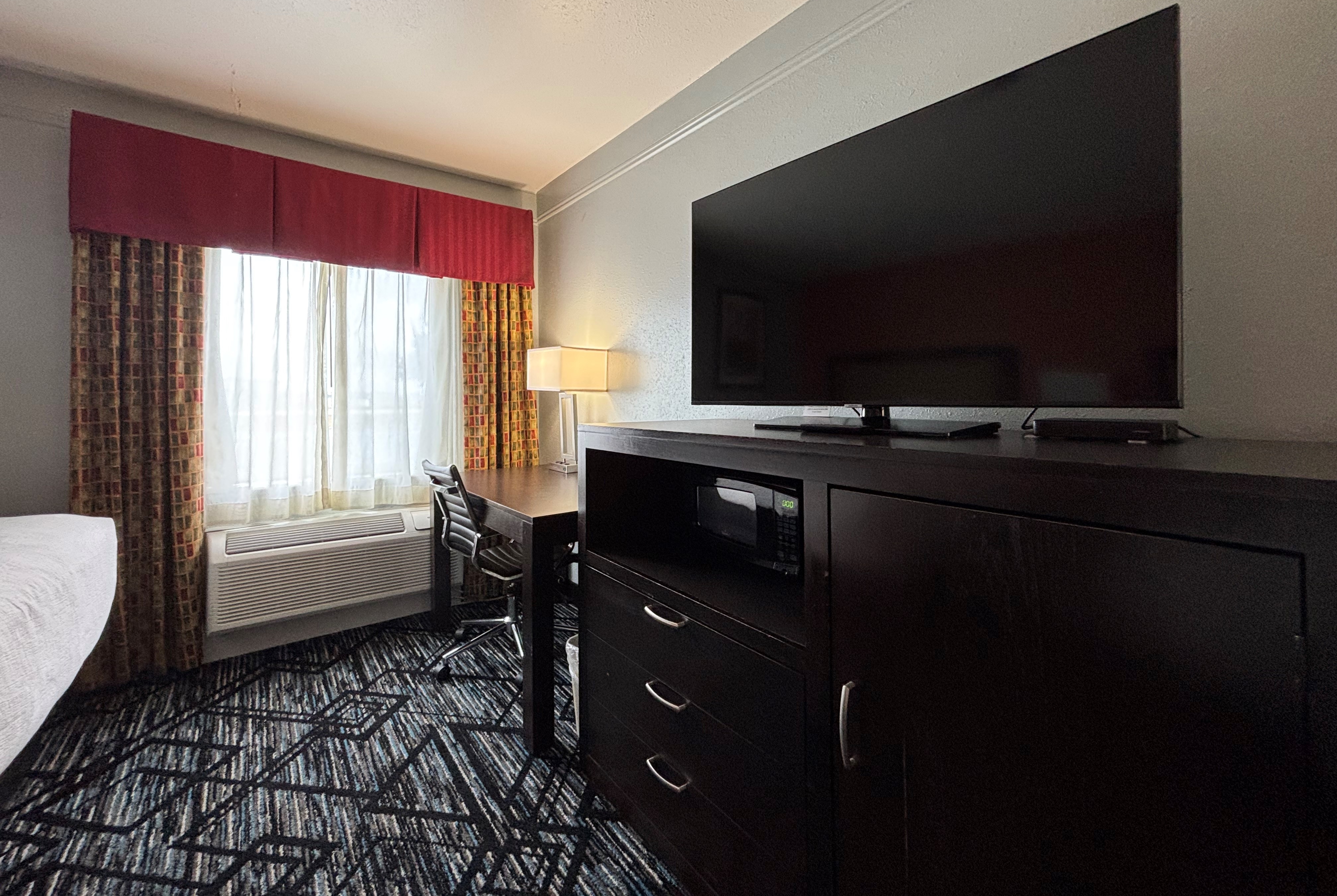 Guest room feature at the Baymont by Wyndham Litchfield in Litchfield, Illinois