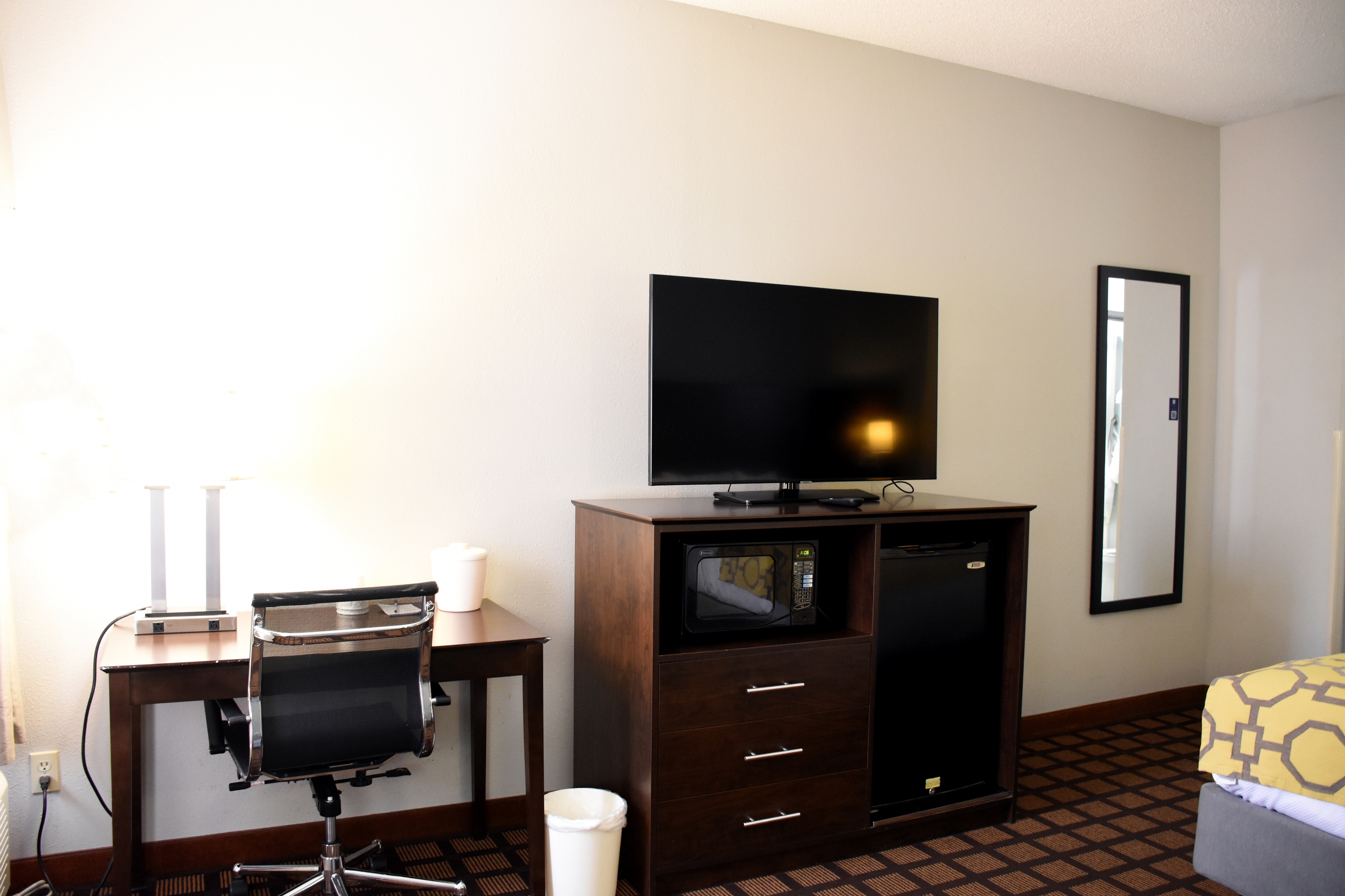 Guest room feature at the Baymont by Wyndham Morton in Morton, Illinois