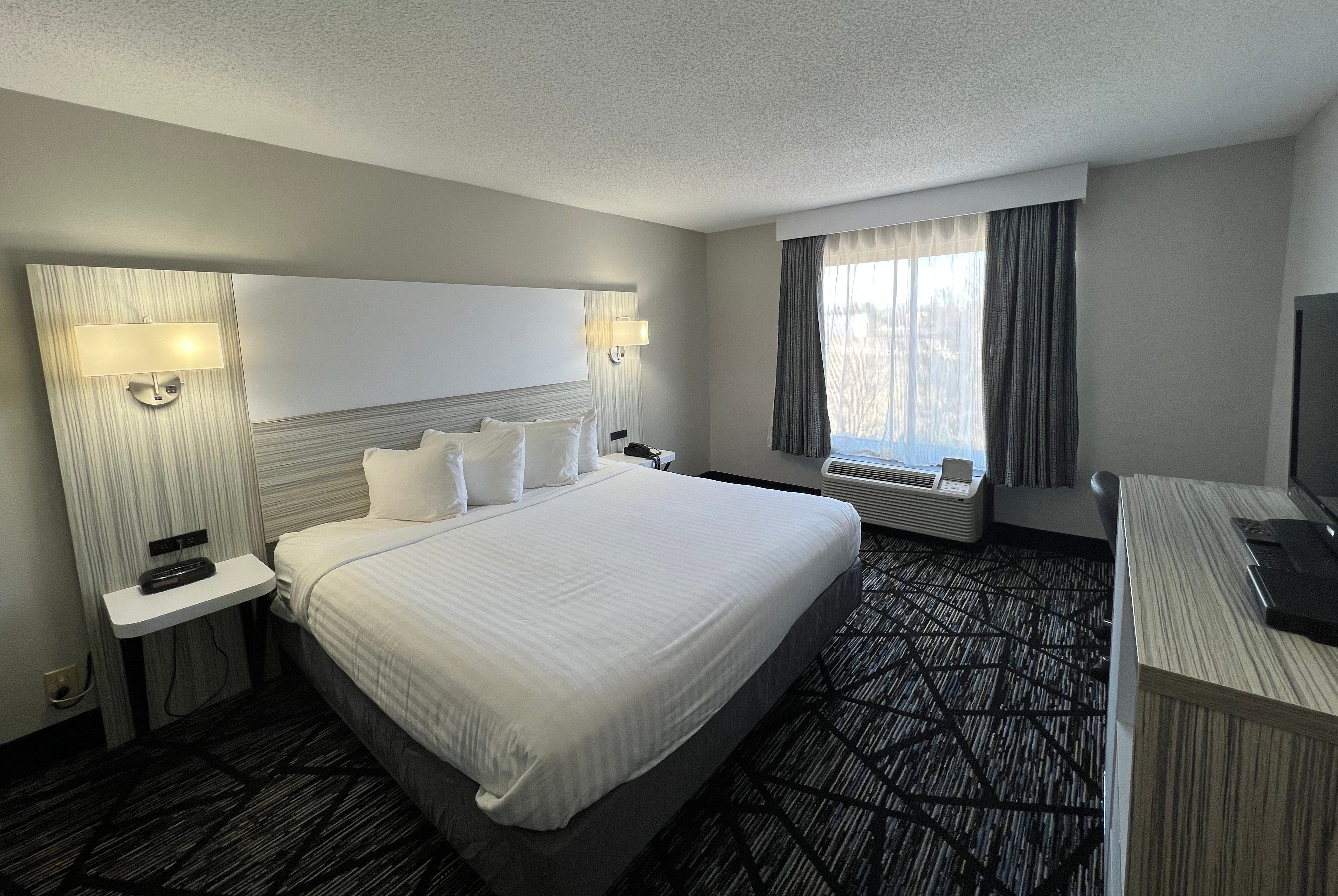 Guest room at the Baymont by Wyndham Peoria in Peoria, Illinois