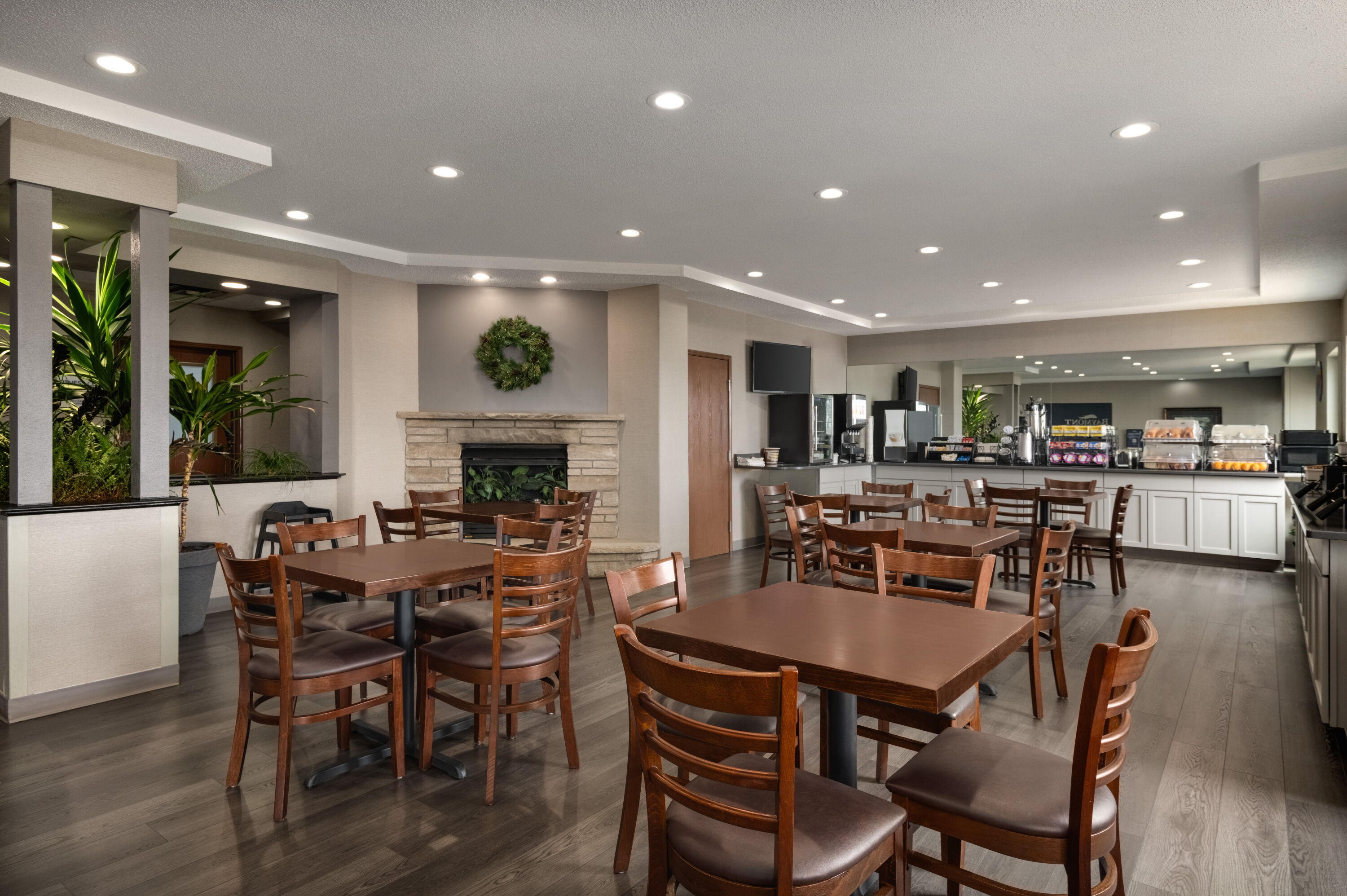 Baymont by Wyndham Rockford restaurant breakfast area with seating in Rockford, Illinois