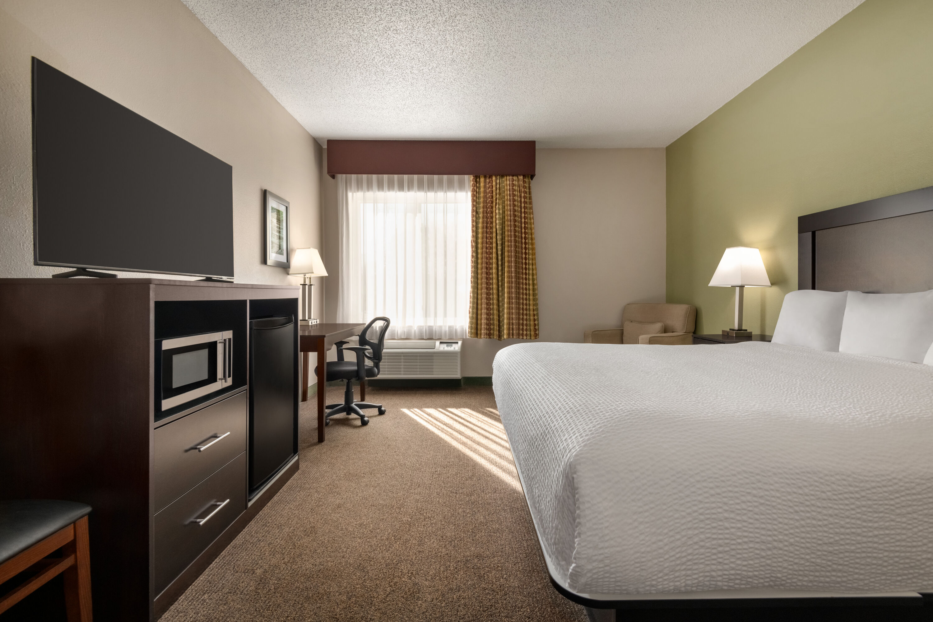 Guest room at the Baymont by Wyndham Rockford in Rockford, Illinois