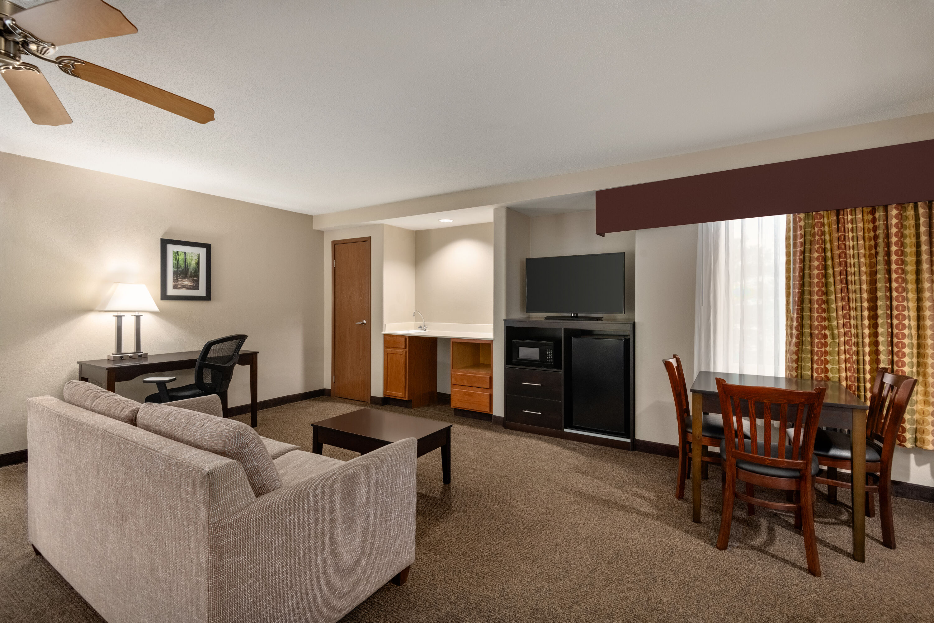 Guest room at the Baymont by Wyndham Rockford in Rockford, Illinois