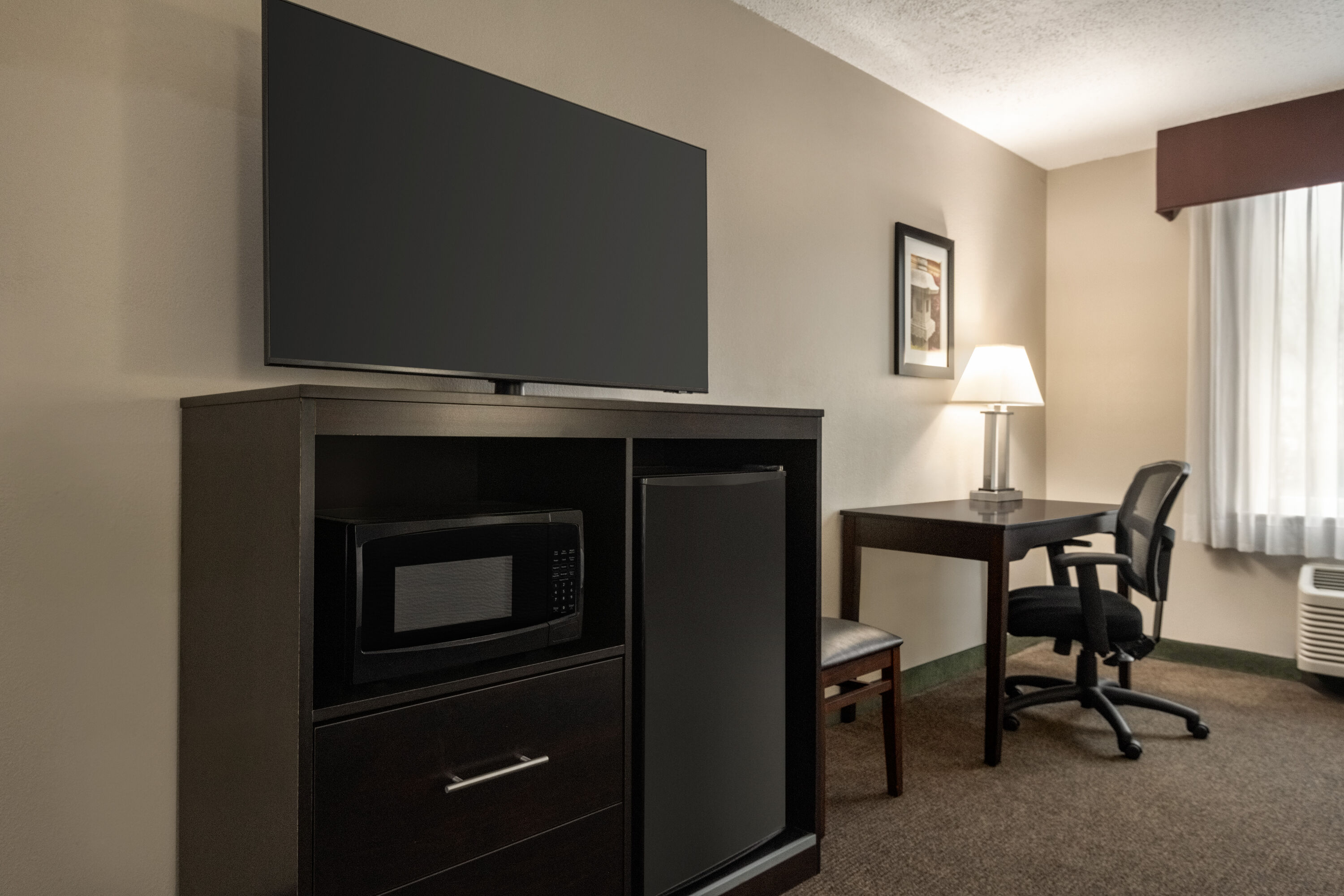 Guest room at the Baymont by Wyndham Rockford in Rockford, Illinois