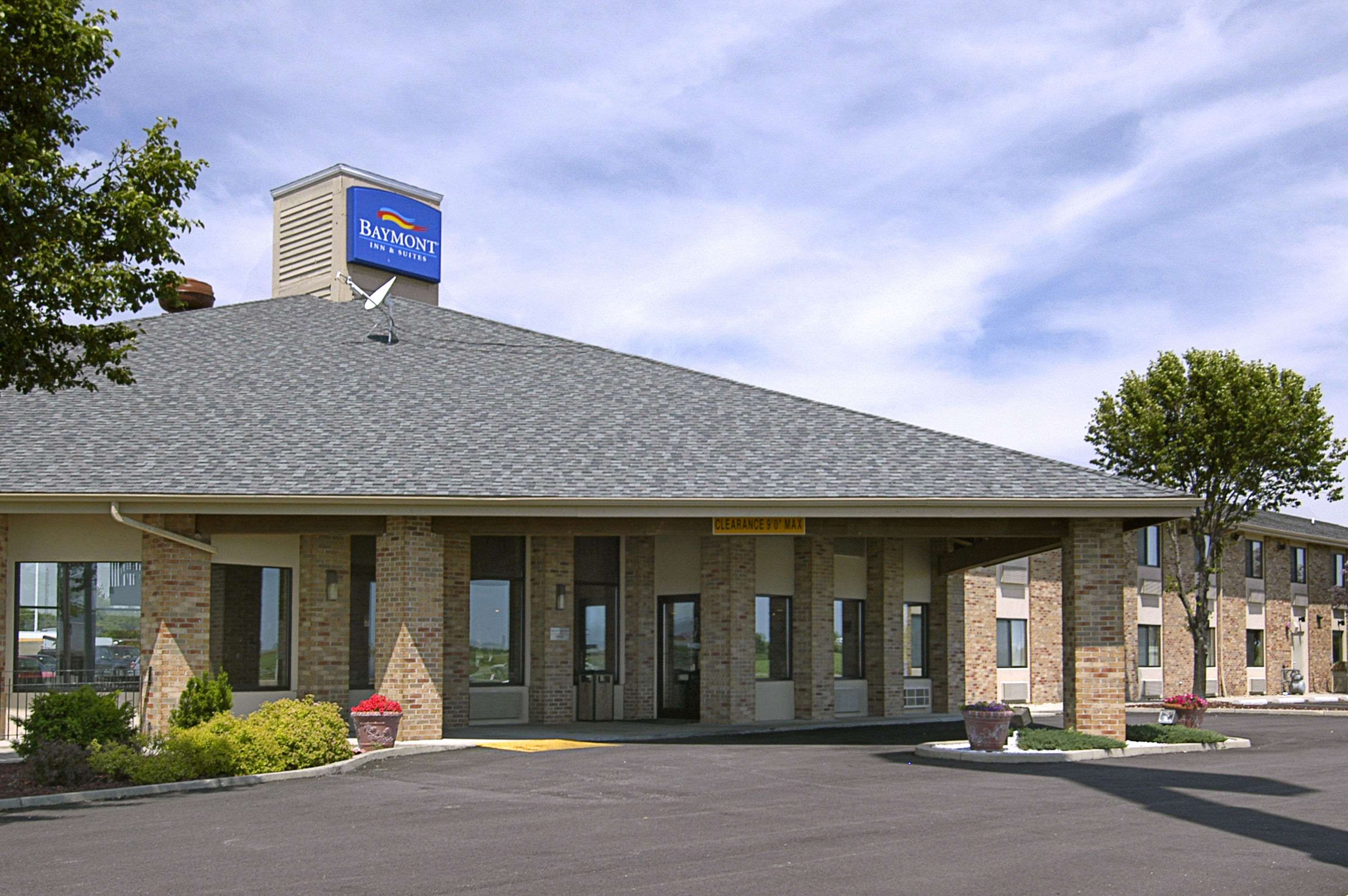 Exterior of Baymont by Wyndham Tuscola hotel in Tuscola, Illinois