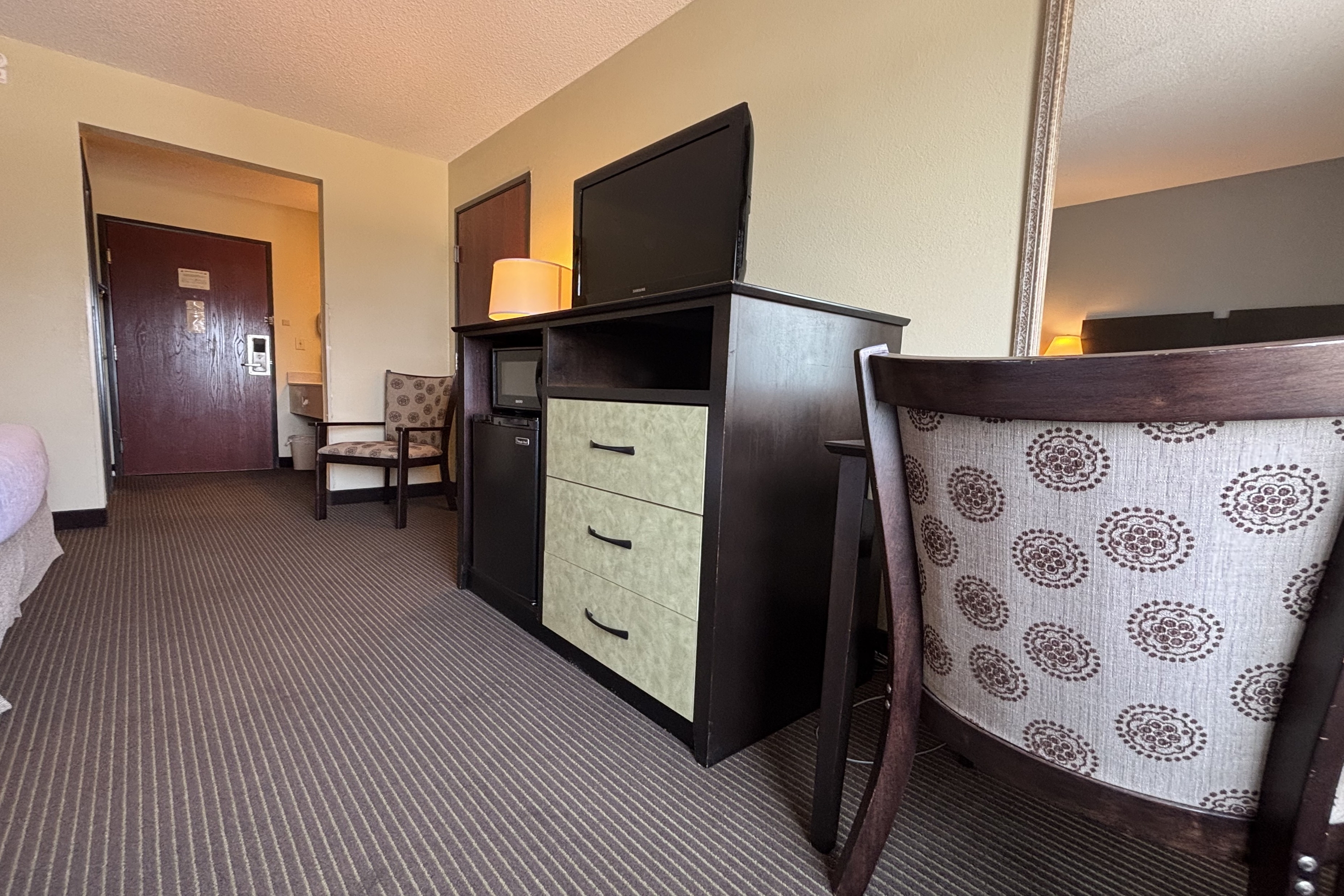 Guest room feature at the Baymont by Wyndham Dale in Dale, Indiana
