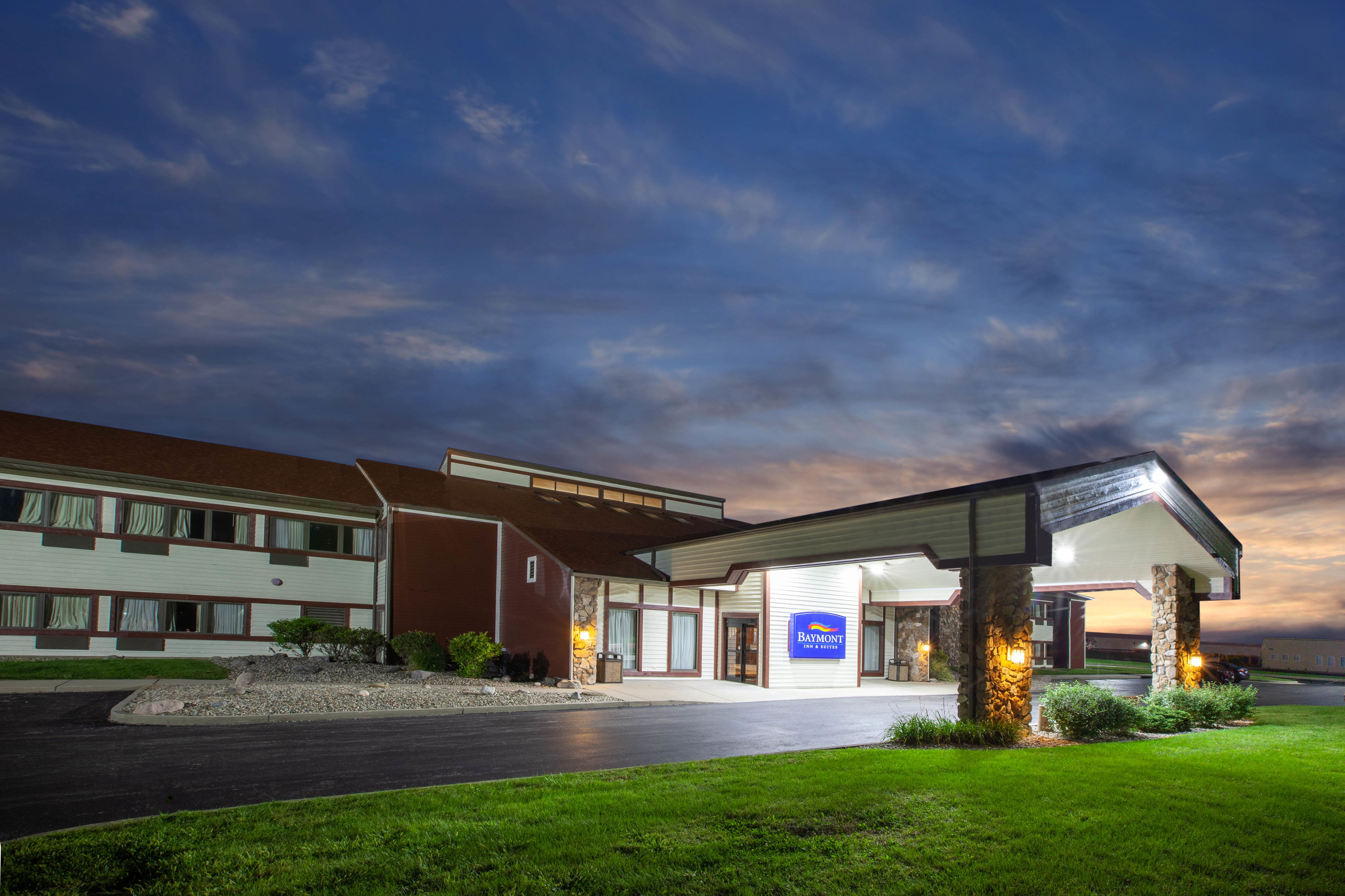 Exterior Dusk Image of Baymont by Wyndham Franklin hotel in Franklin, Indiana