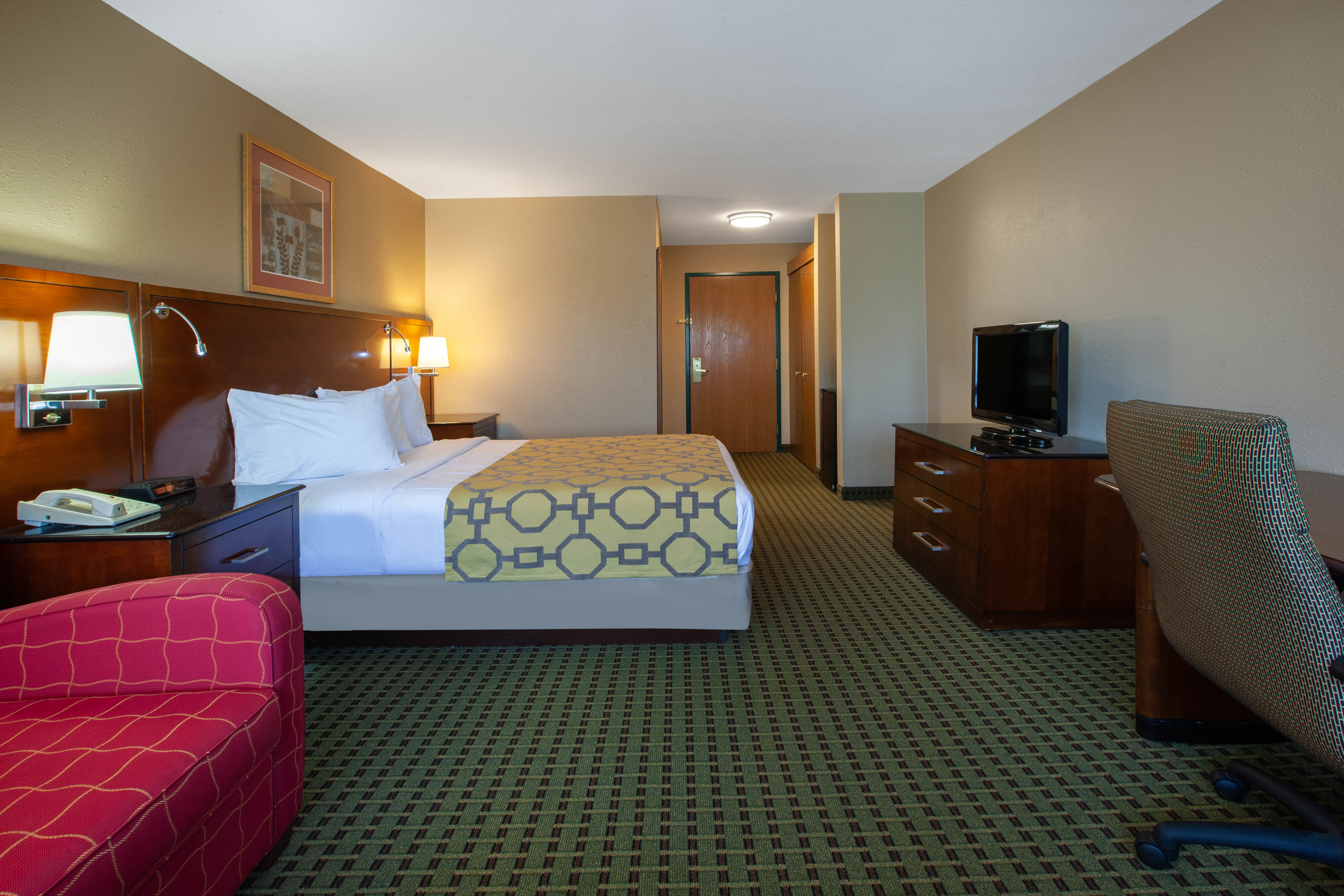 Guest room at the Baymont by Wyndham Franklin in Franklin, Indiana