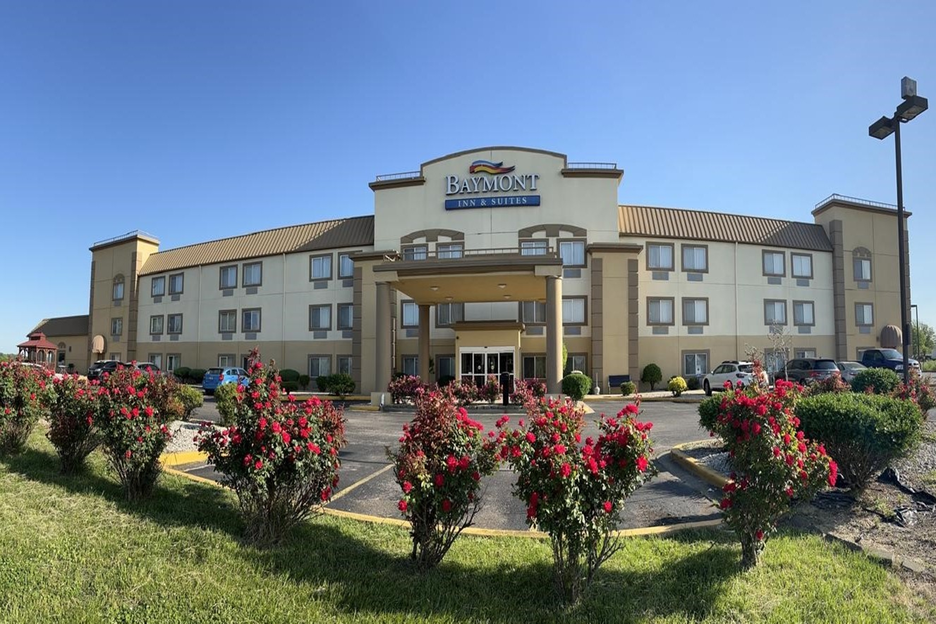 Exterior of Baymont by Wyndham Evansville North/Haubstadt hotel in Haubstadt, Indiana