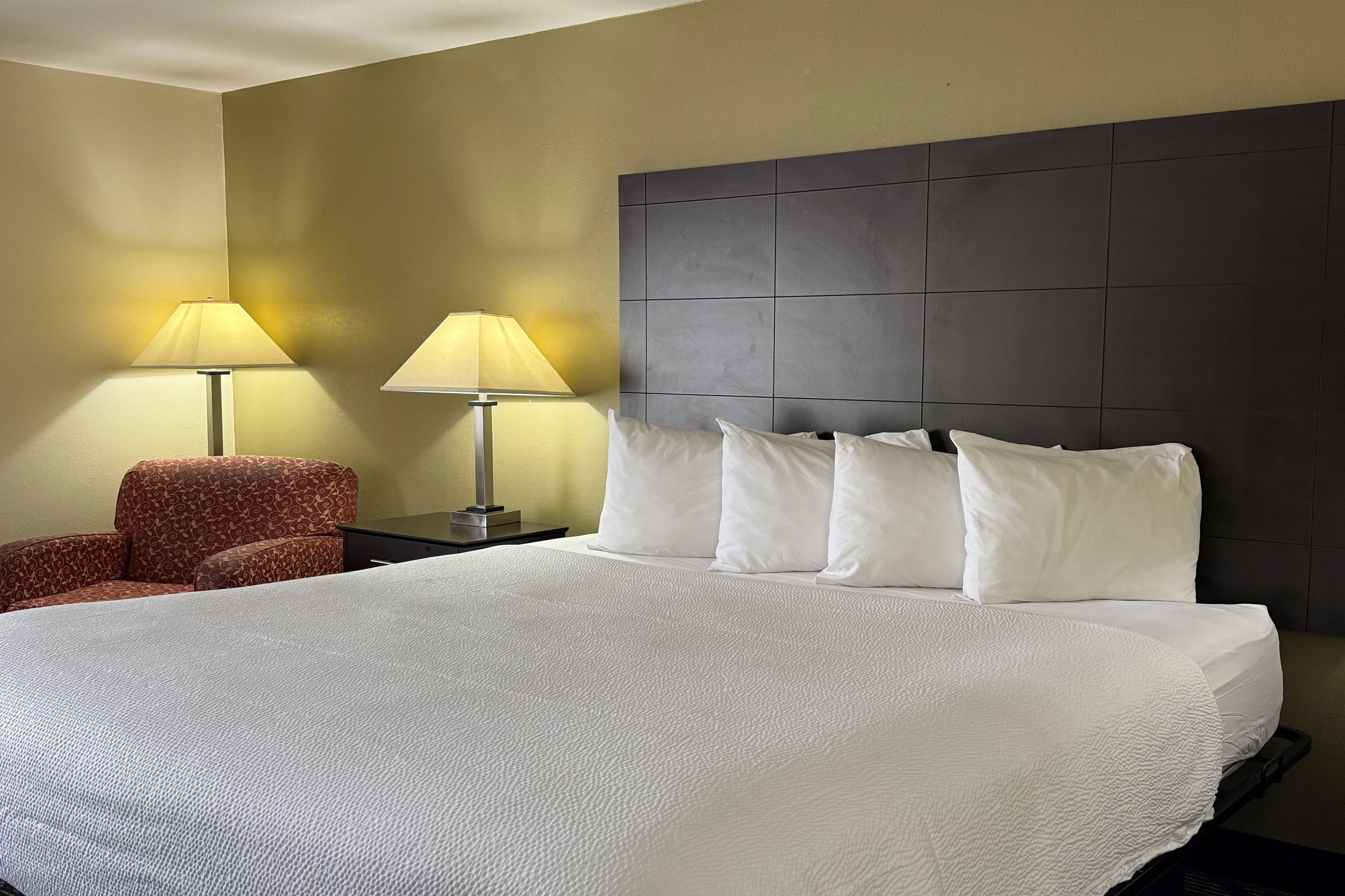 Guest room at the Baymont by Wyndham Evansville North/Haubstadt in Haubstadt, Indiana