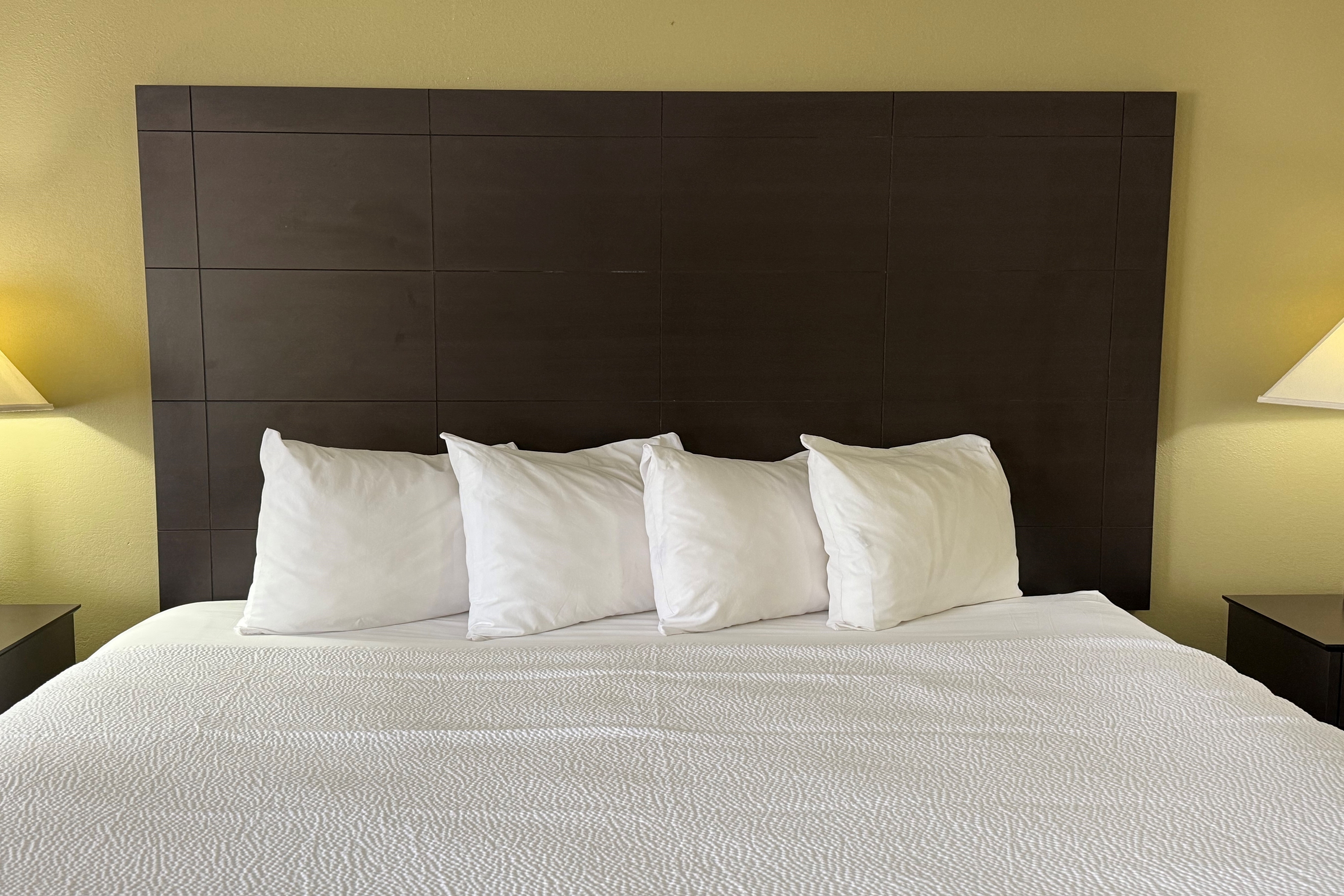 Guest room at the Baymont by Wyndham Evansville North/Haubstadt in Haubstadt, Indiana