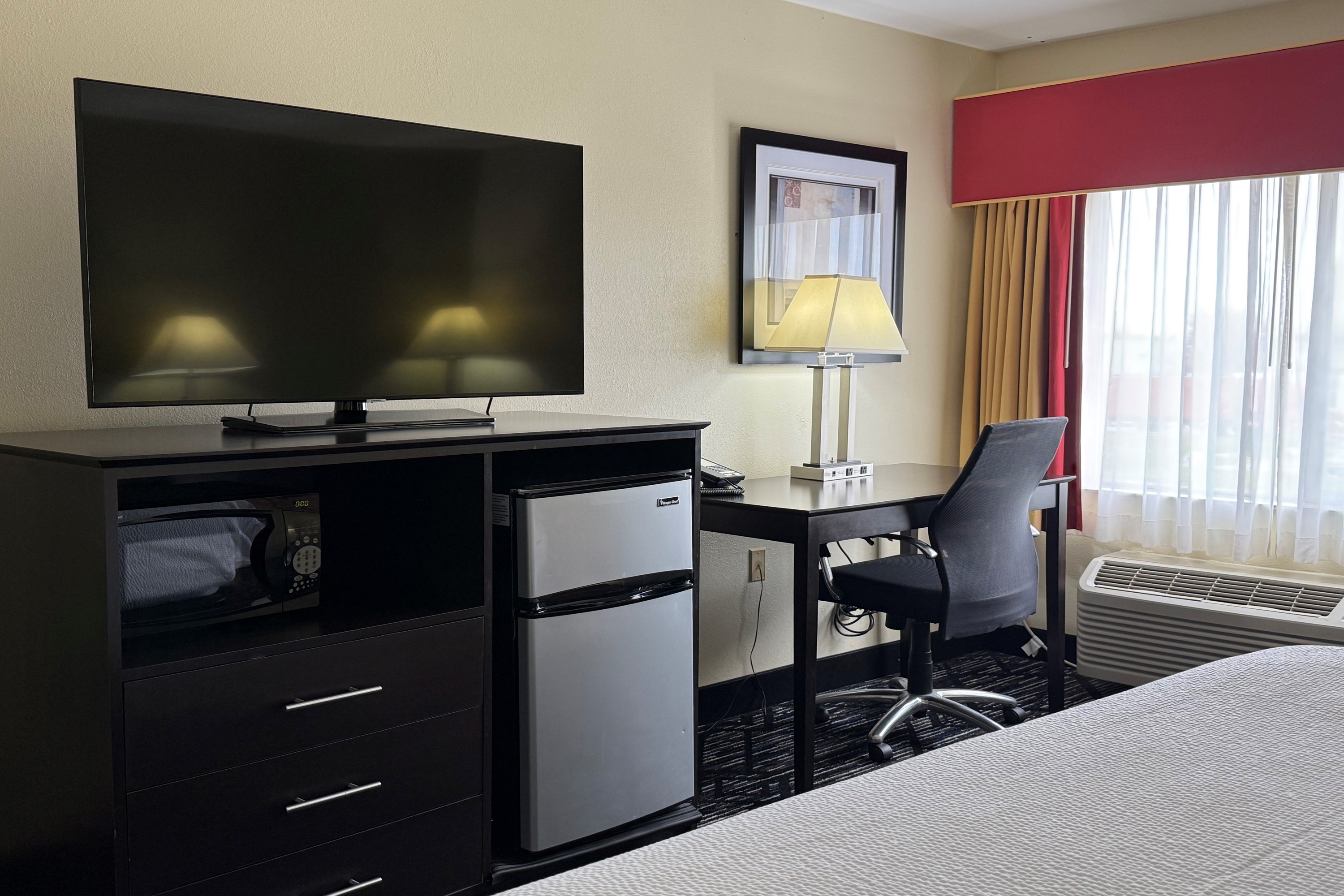 Guest room at the Baymont by Wyndham Evansville North/Haubstadt in Haubstadt, Indiana
