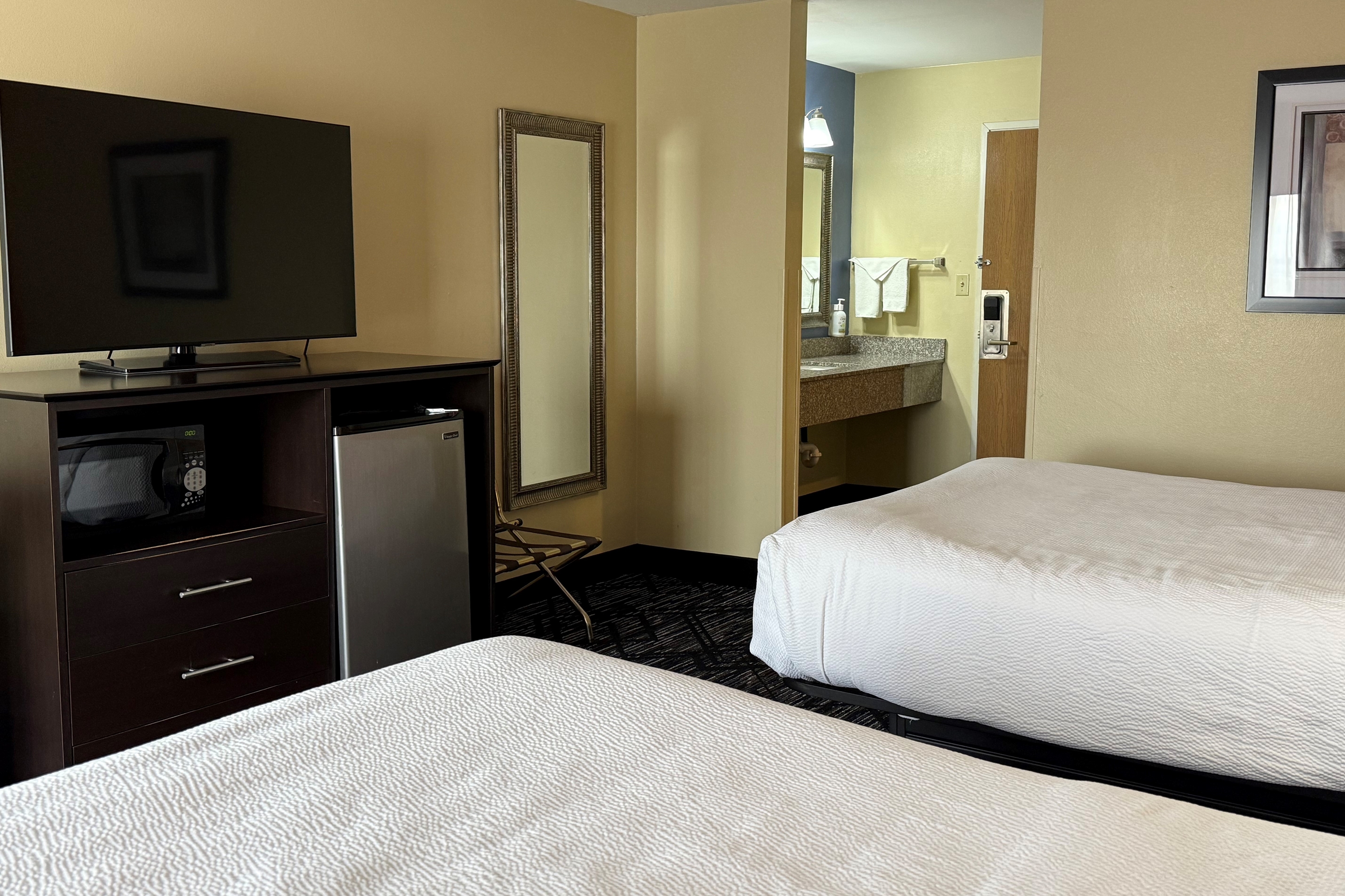 Guest room at the Baymont by Wyndham Evansville North/Haubstadt in Haubstadt, Indiana