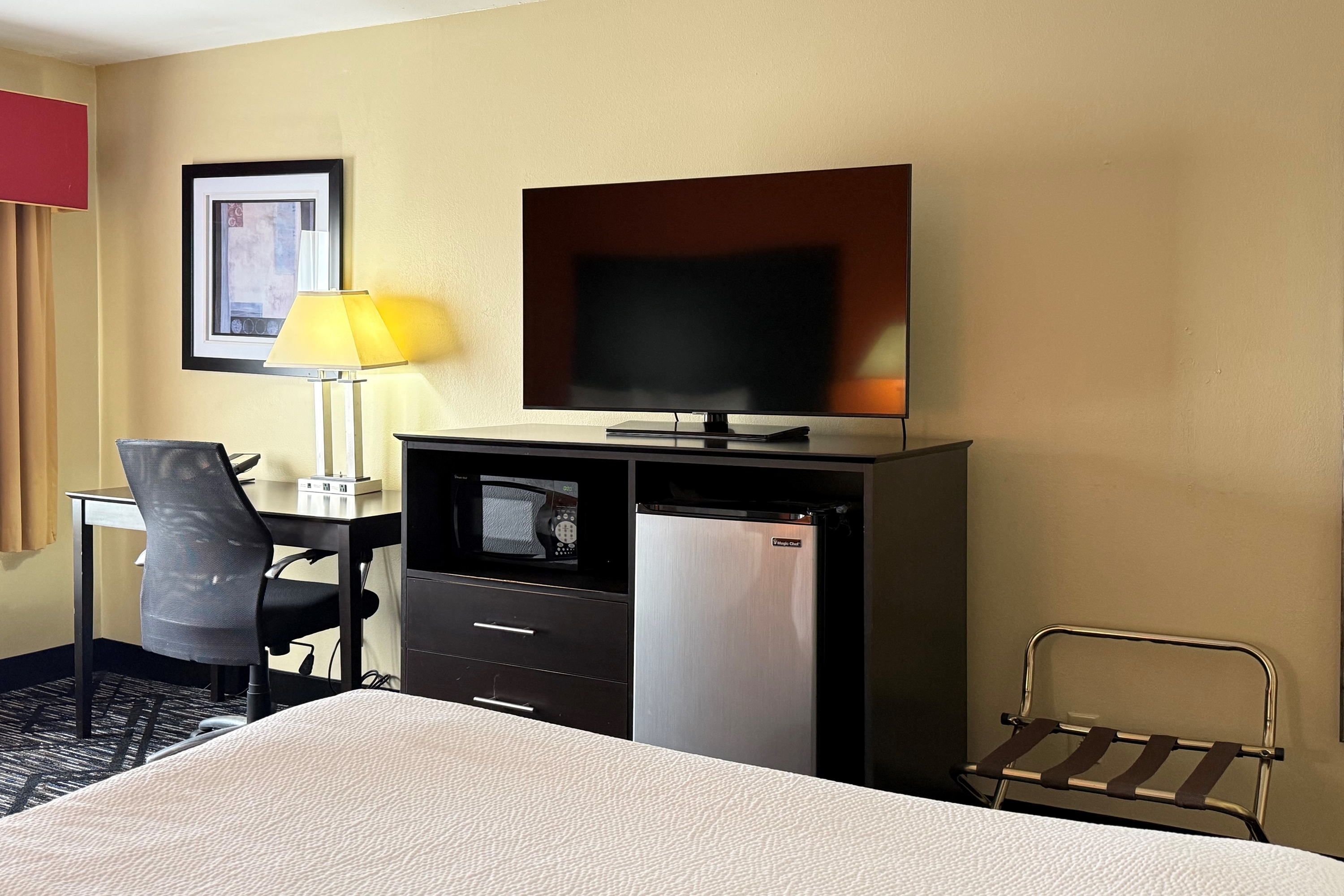 Guest room at the Baymont by Wyndham Evansville North/Haubstadt in Haubstadt, Indiana