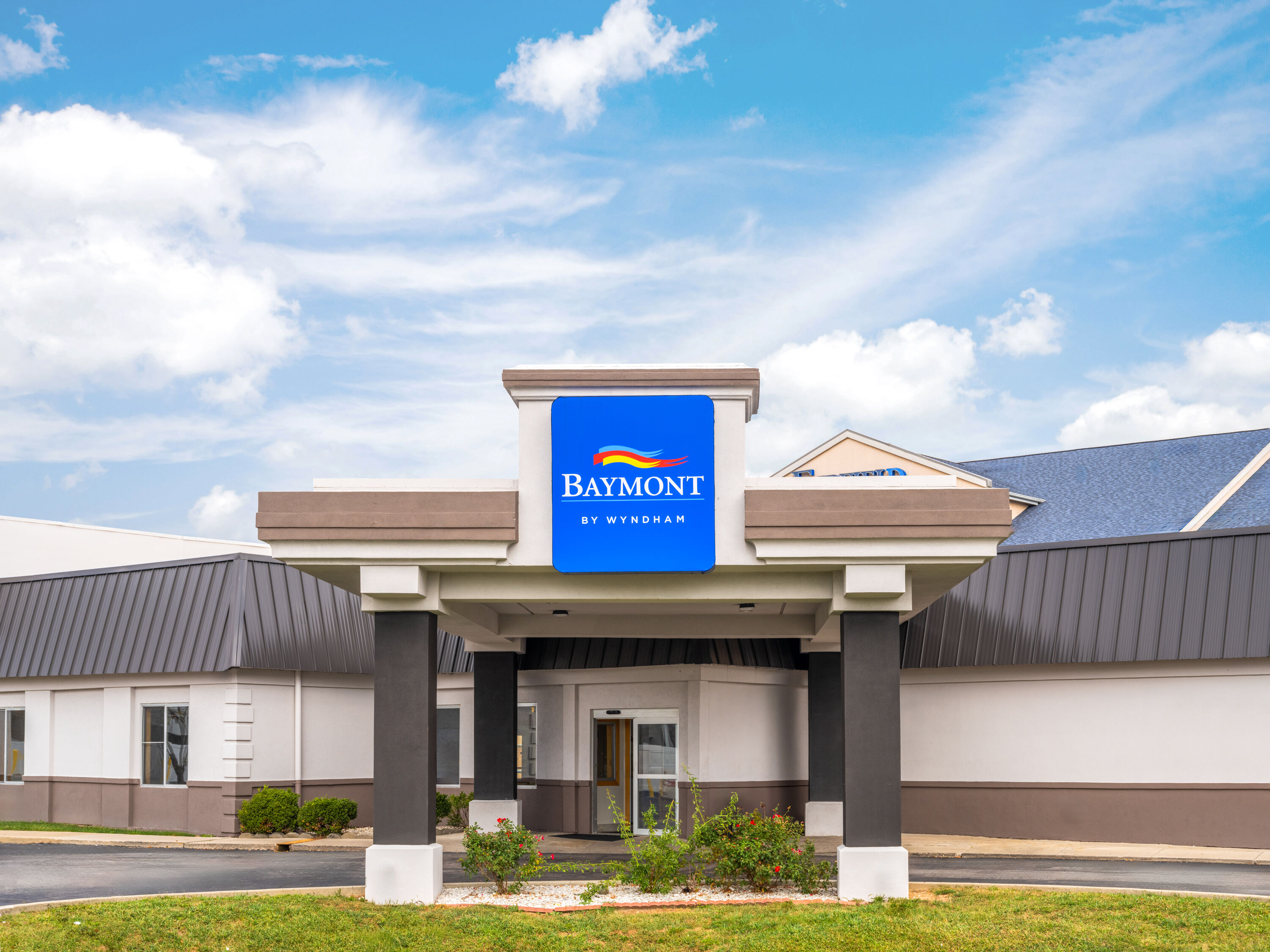 Exterior Day Image of Baymont by Wyndham Indianapolis East hotel in Indianapolis, Indiana