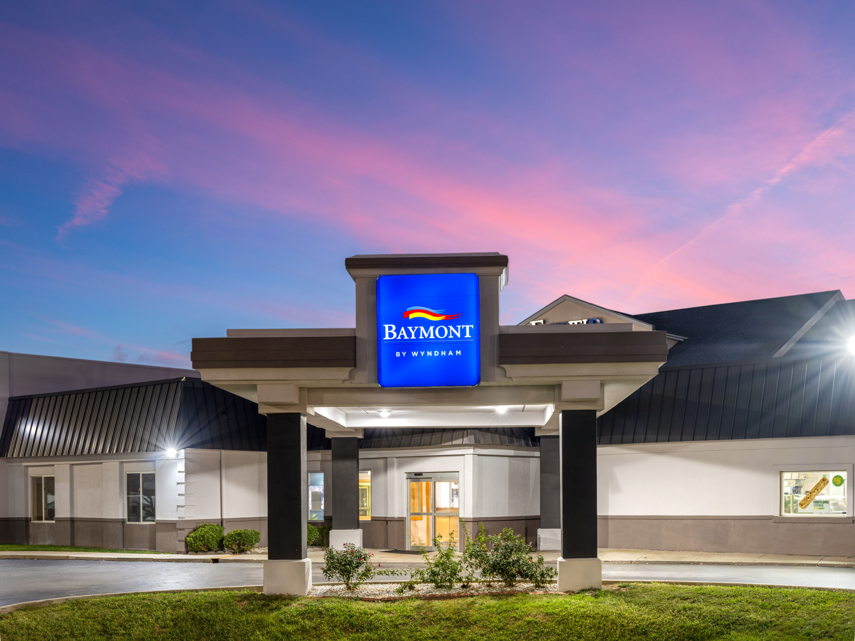 Exterior Dusk Image of Baymont by Wyndham Indianapolis East hotel in Indianapolis, Indiana