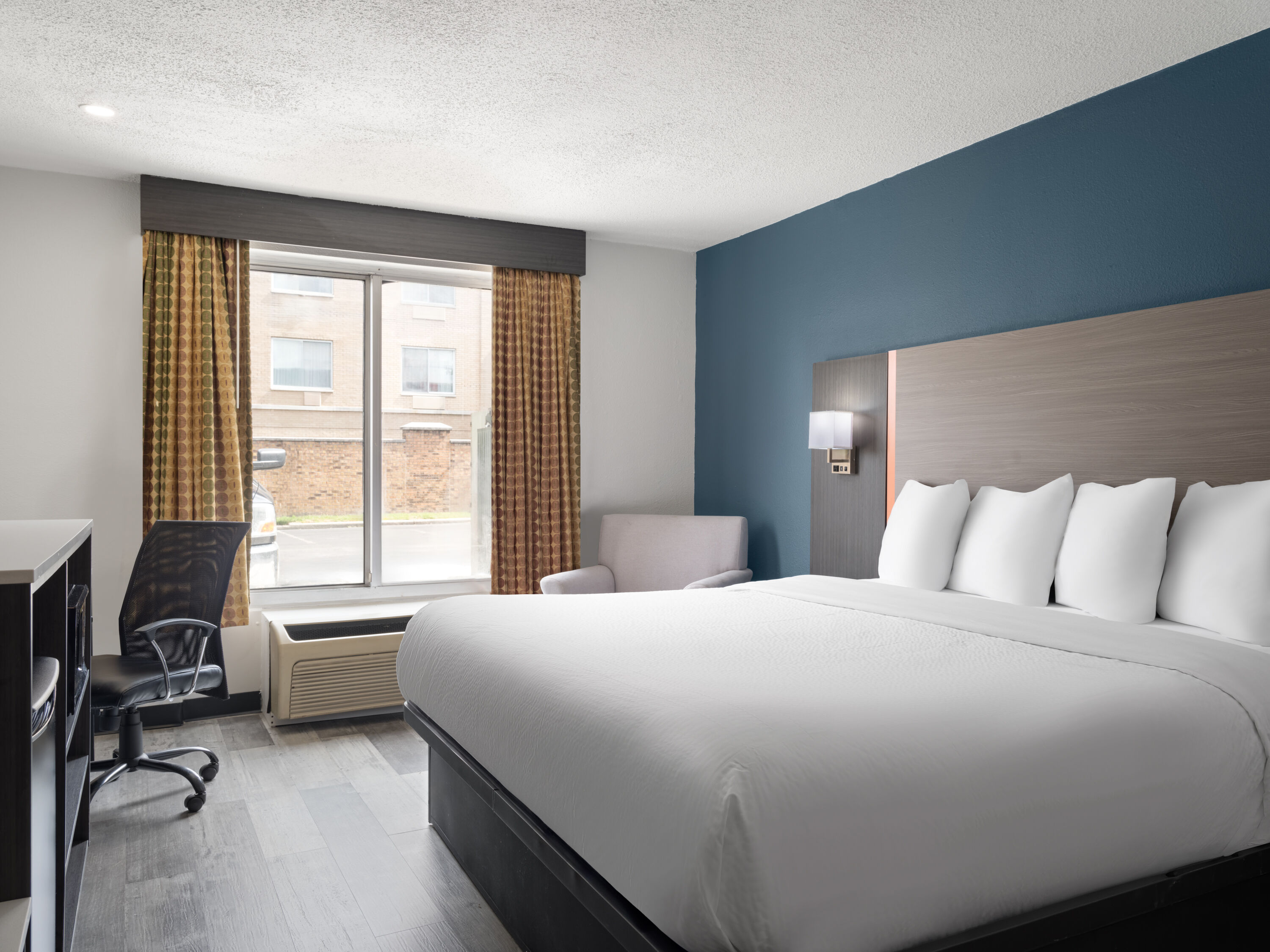 Guest room at the Baymont by Wyndham Indianapolis East in Indianapolis, Indiana