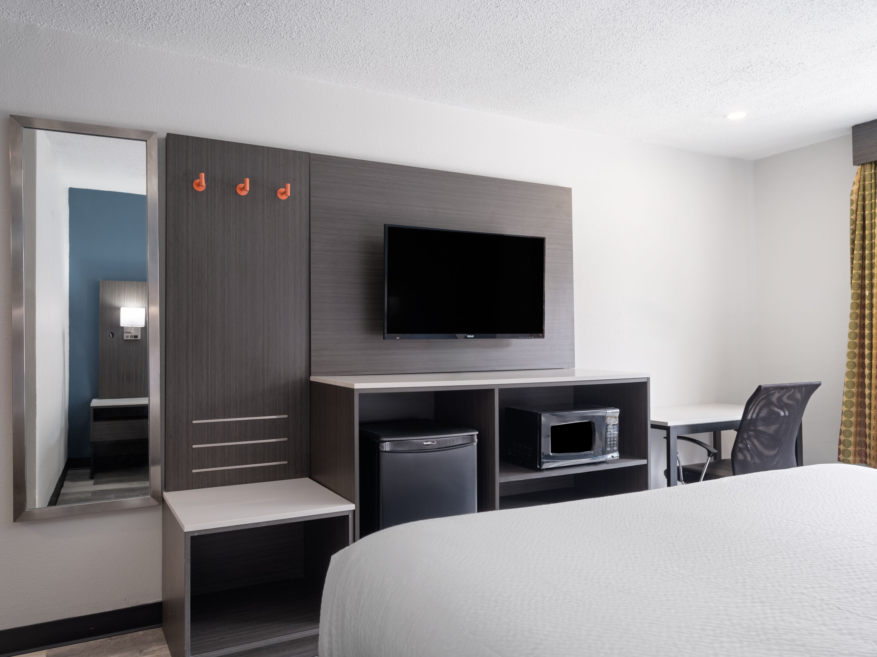 Guest room at the Baymont by Wyndham Indianapolis East in Indianapolis, Indiana