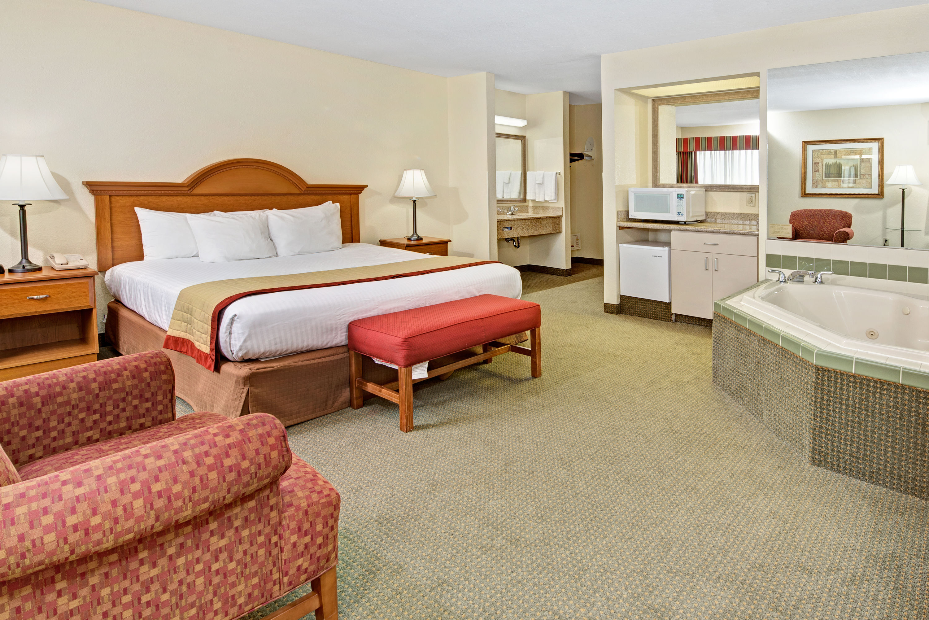 Baymont Inn & Suites Indianapolis suite in Indianapolis, Indiana