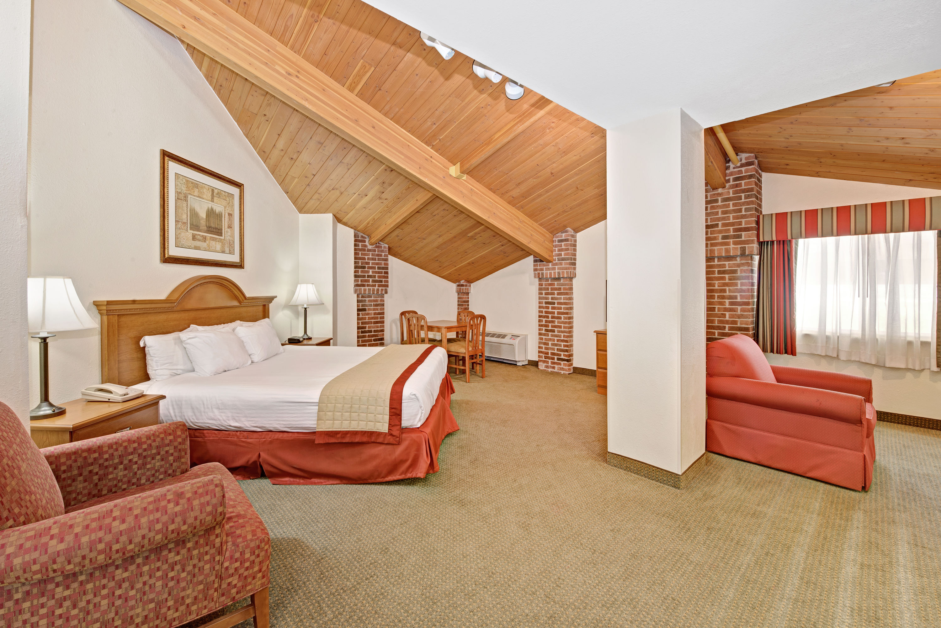 Baymont Inn & Suites Indianapolis suite in Indianapolis, Indiana