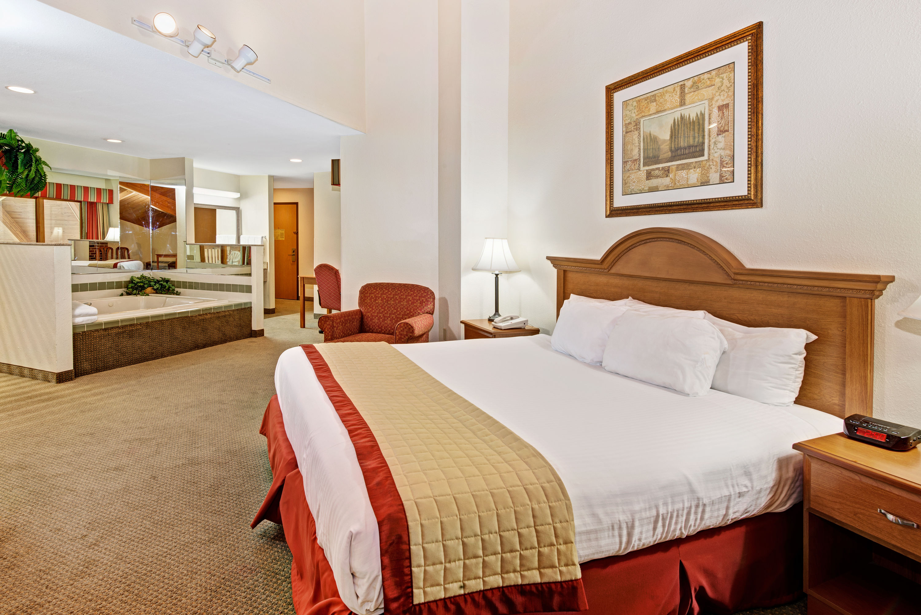 Baymont Inn & Suites Indianapolis suite in Indianapolis, Indiana