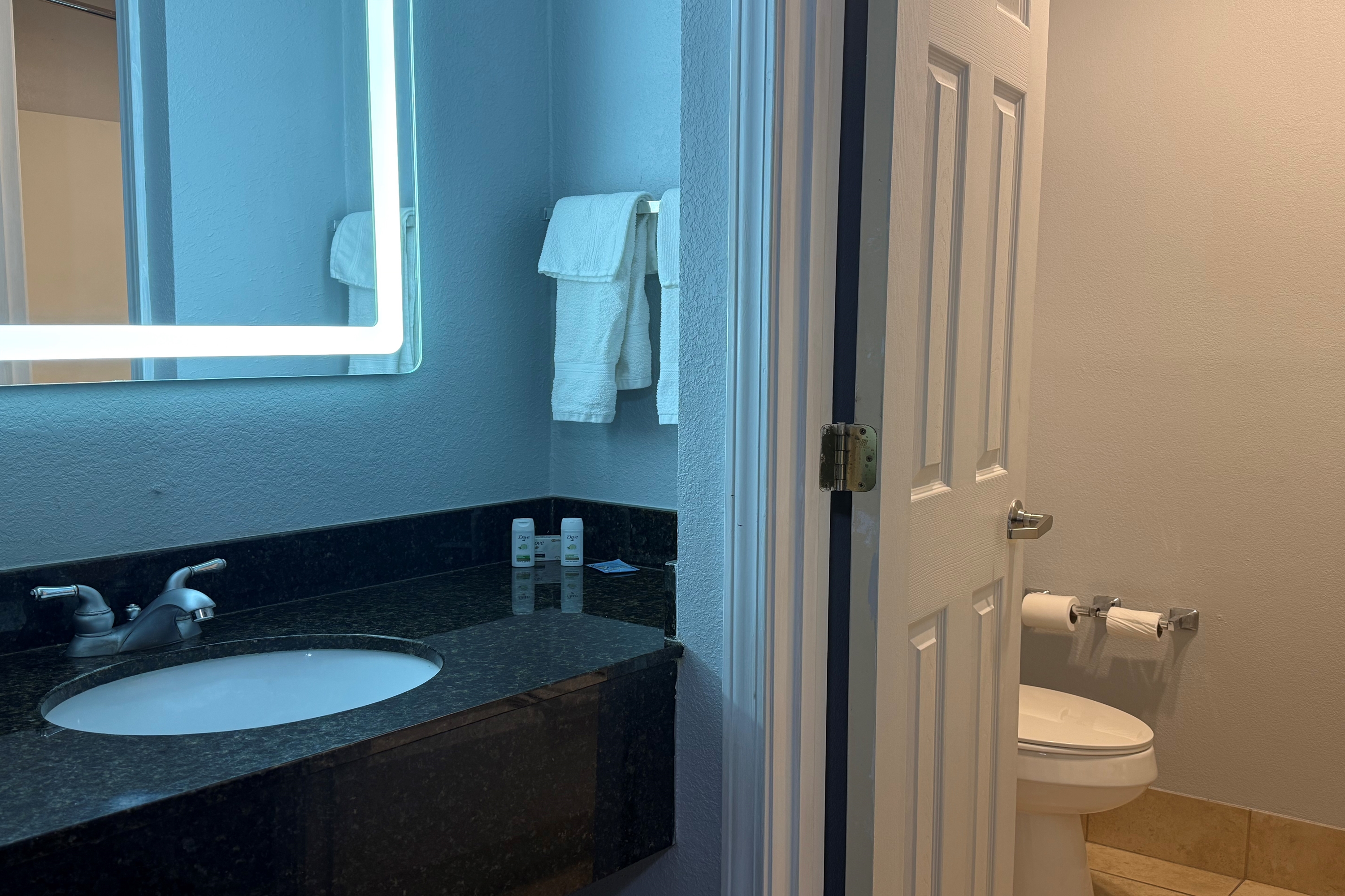 Guest room bath at the Baymont by Wyndham Indianapolis South in Indianapolis, Indiana