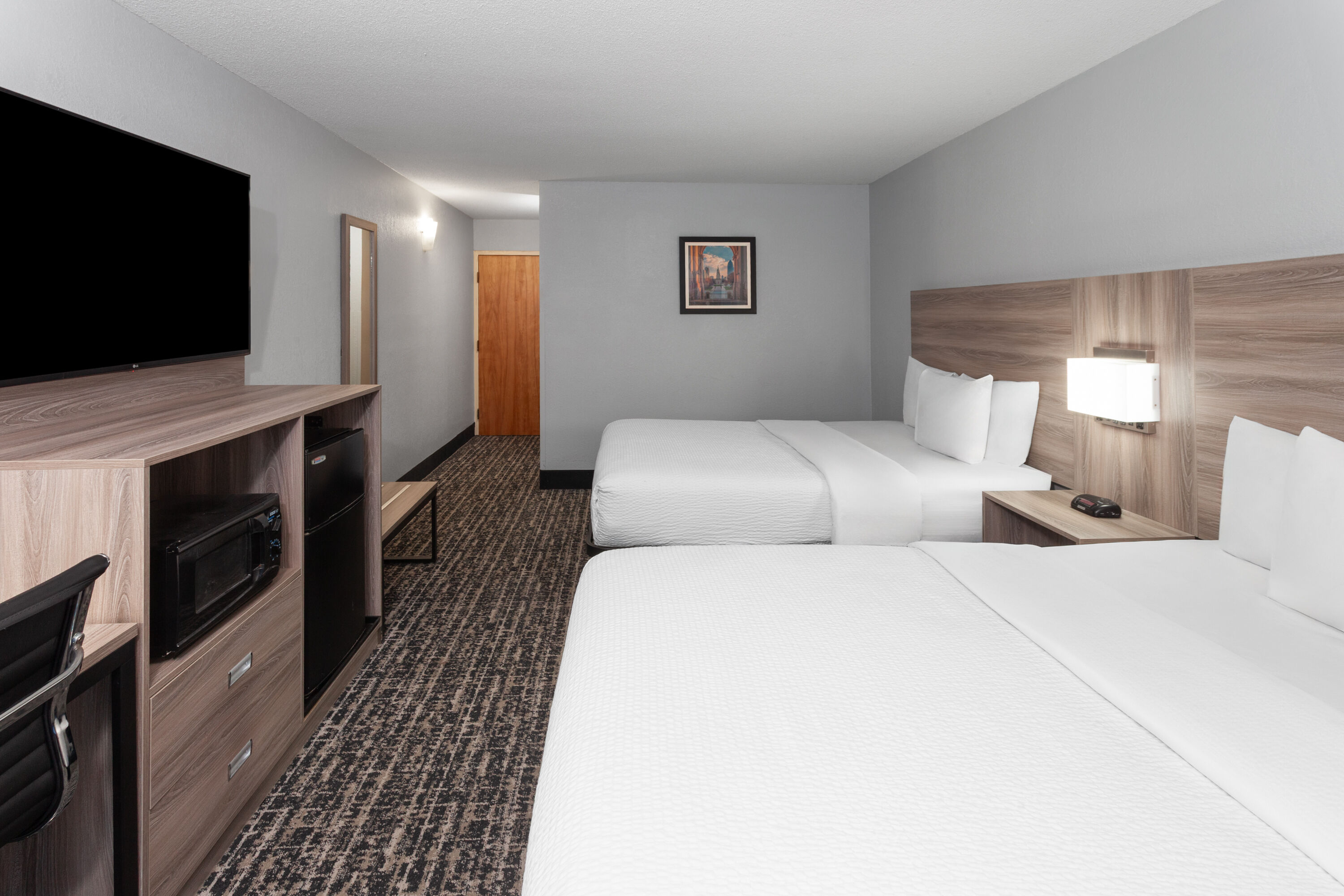 Guest room at the Baymont by Wyndham Indianapolis South in Indianapolis, Indiana