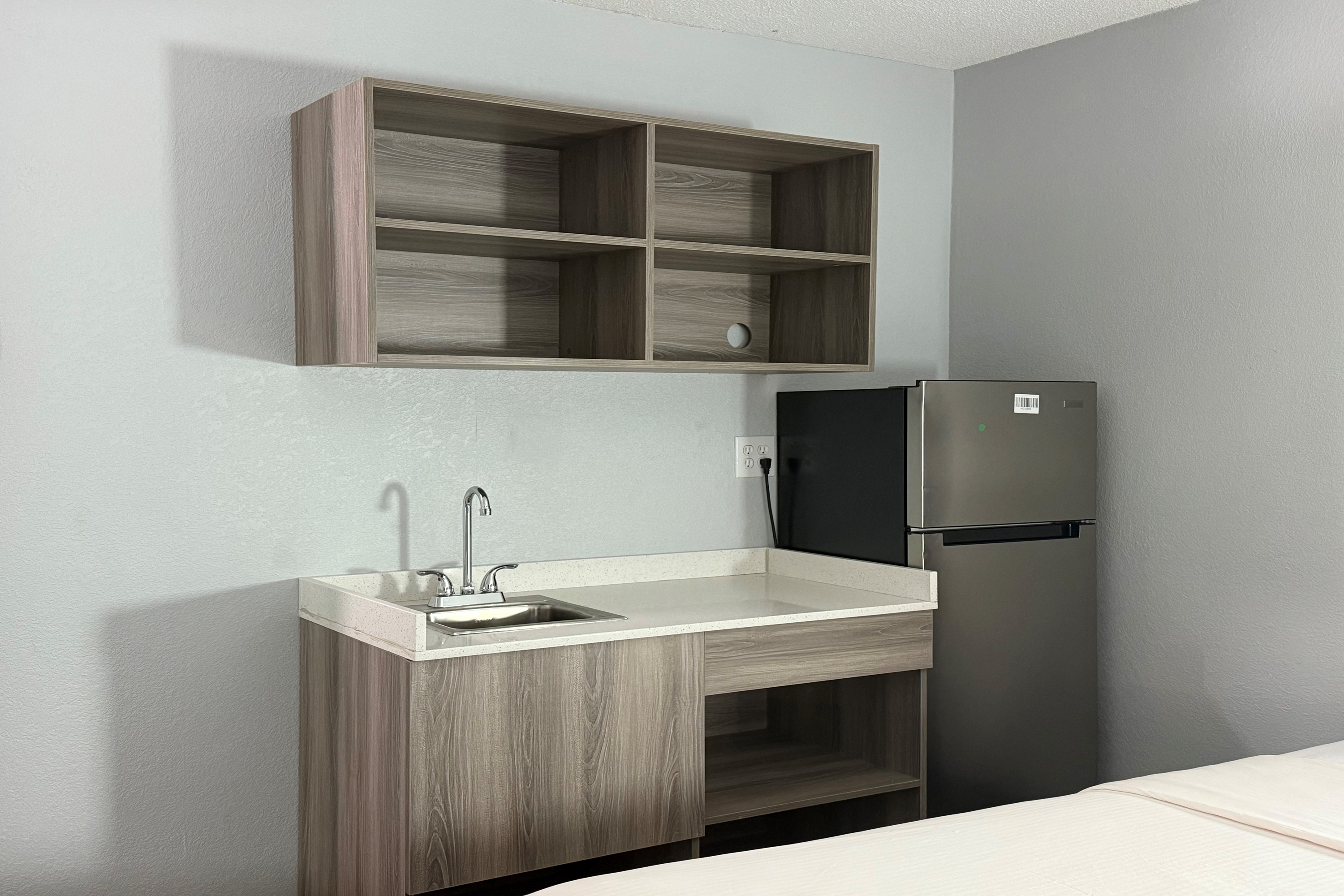 Guest room at the Baymont by Wyndham Indianapolis South in Indianapolis, Indiana