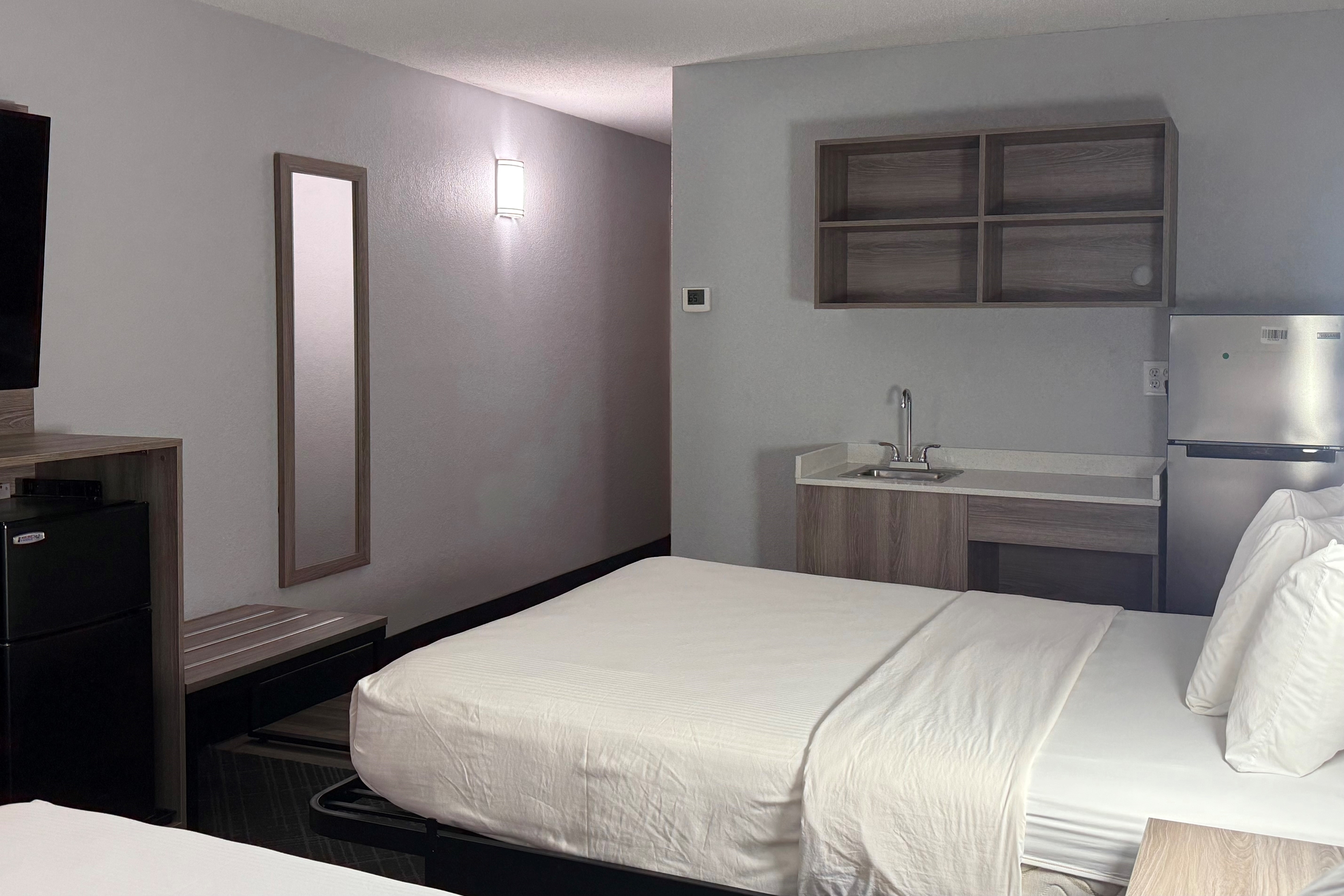 Guest room at the Baymont by Wyndham Indianapolis South in Indianapolis, Indiana