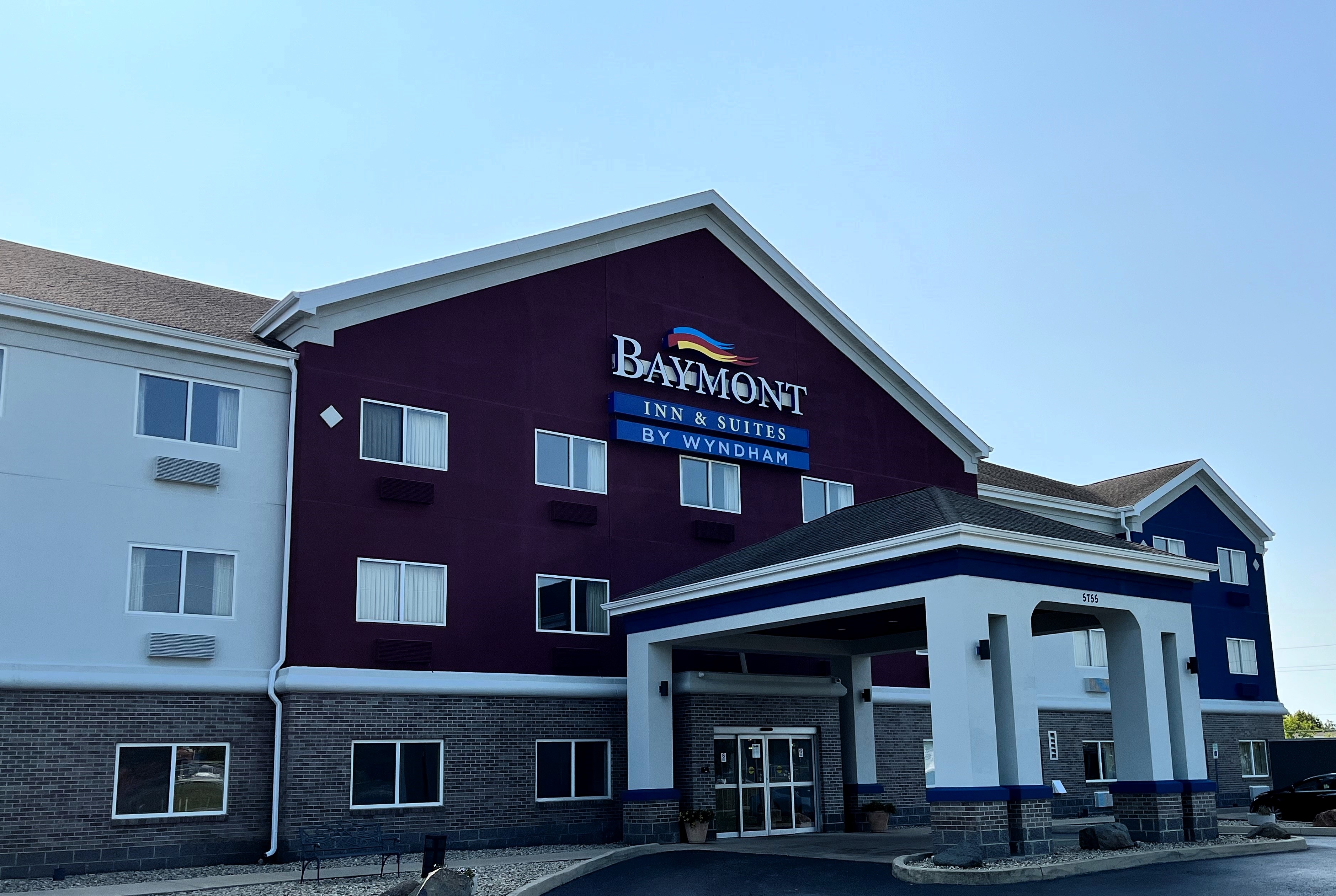 Exterior of Baymont by Wyndham Indianapolis Northeast hotel in Indianapolis, Indiana