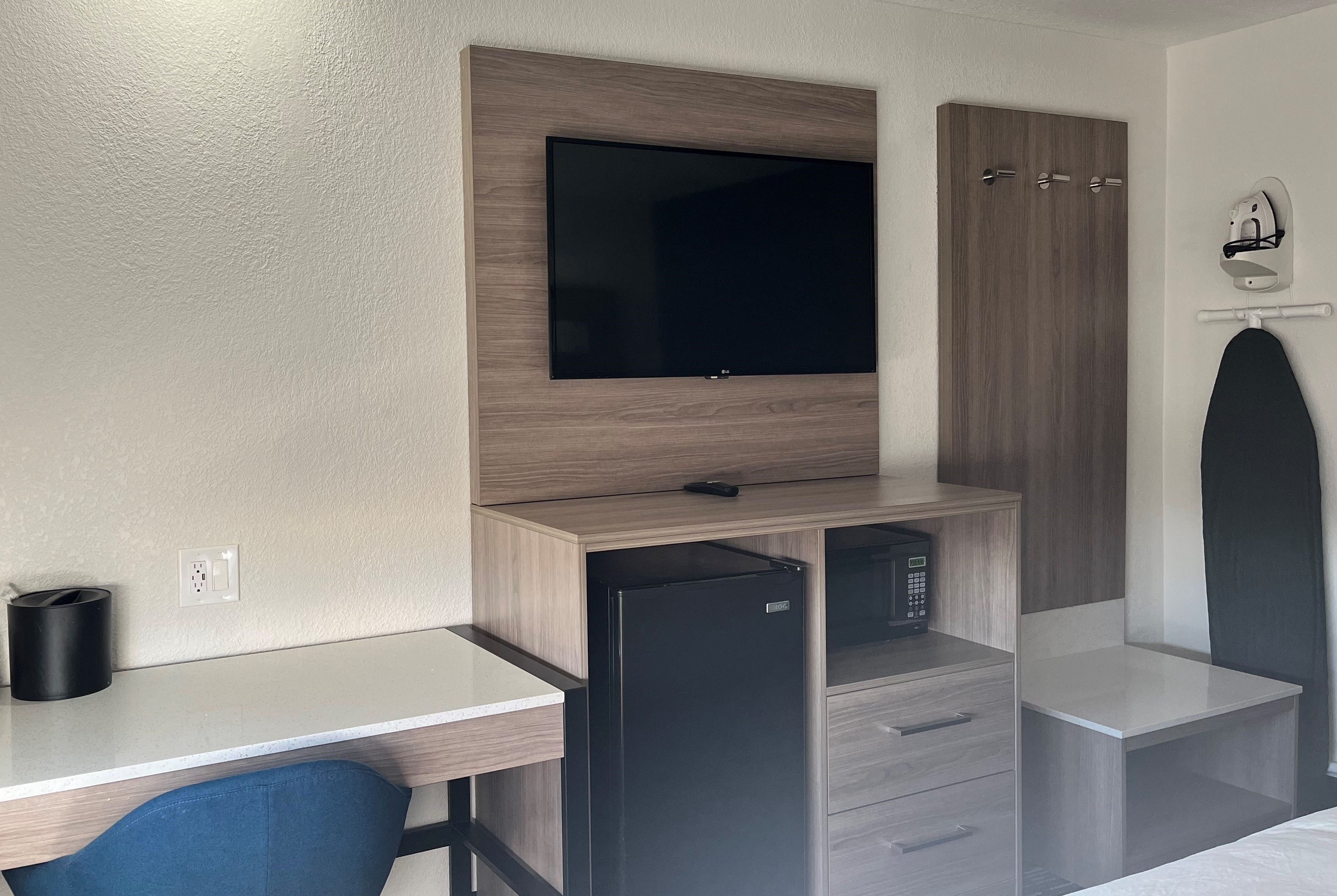 Guest room at the Baymont by Wyndham Indianapolis Northeast in Indianapolis, Indiana