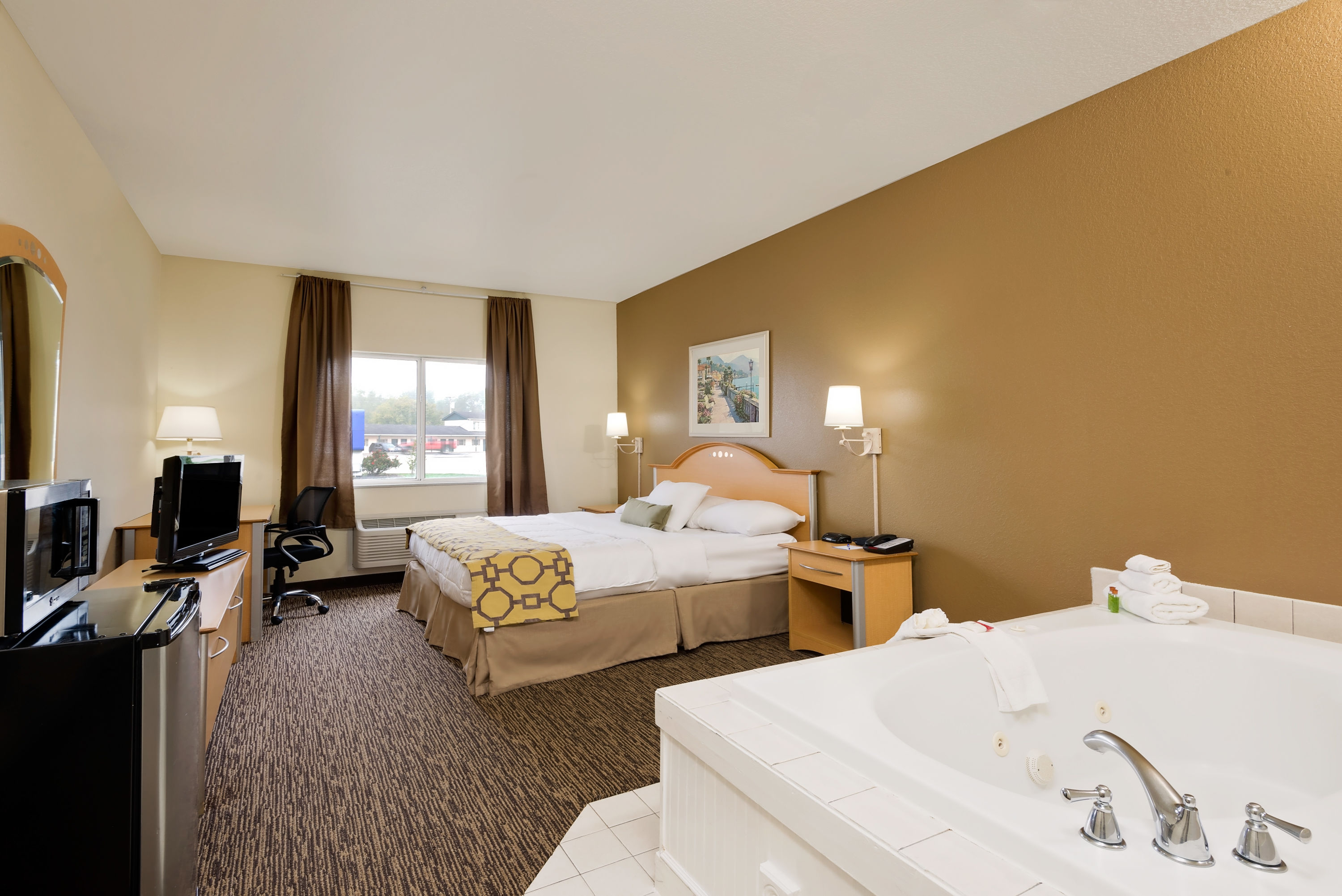 Guest room at the Baymont by Wyndham Lawrenceburg in Lawrenceburg, Indiana