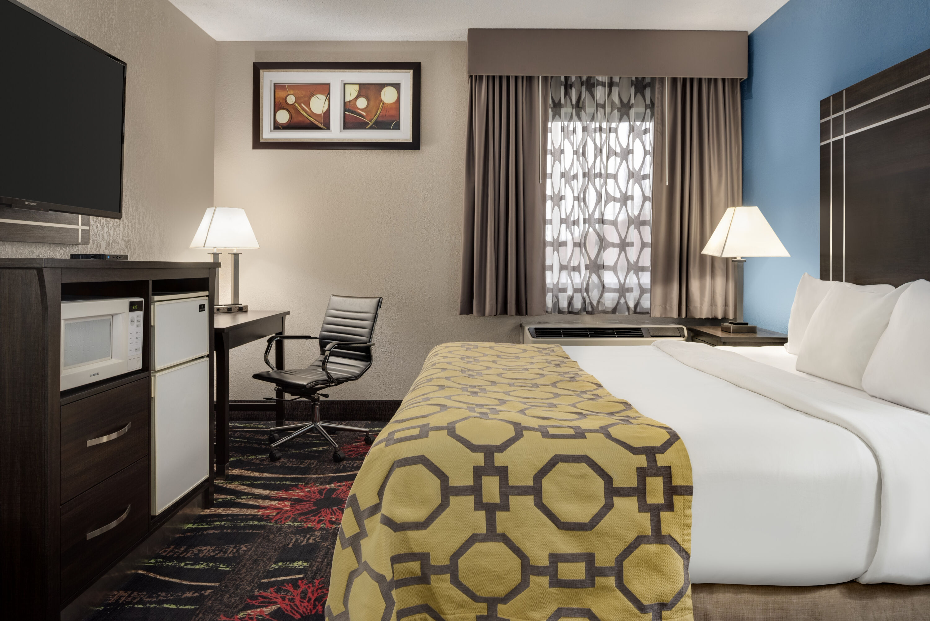 Baymont by Wyndham Muncie Near Ball State University suite in Muncie, Indiana