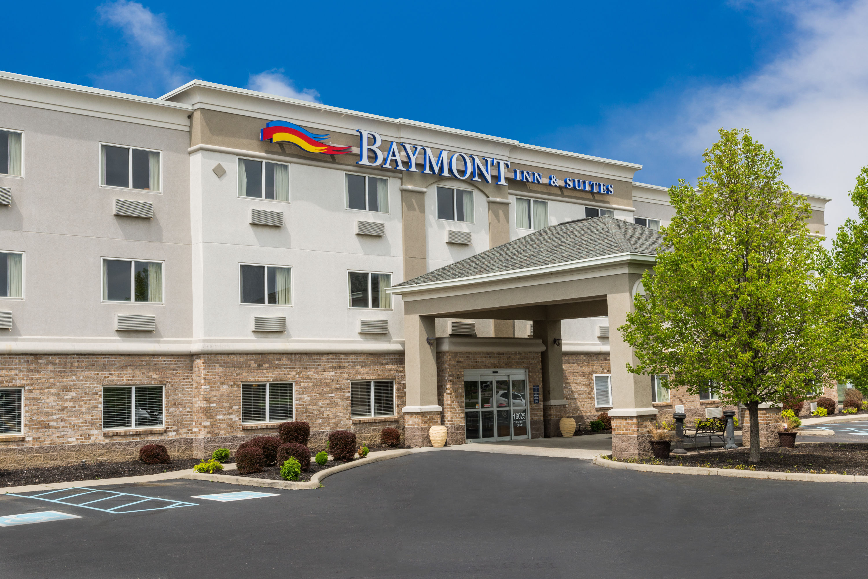 Exterior Day Image of Baymont by Wyndham Noblesville hotel in Noblesville, Indiana