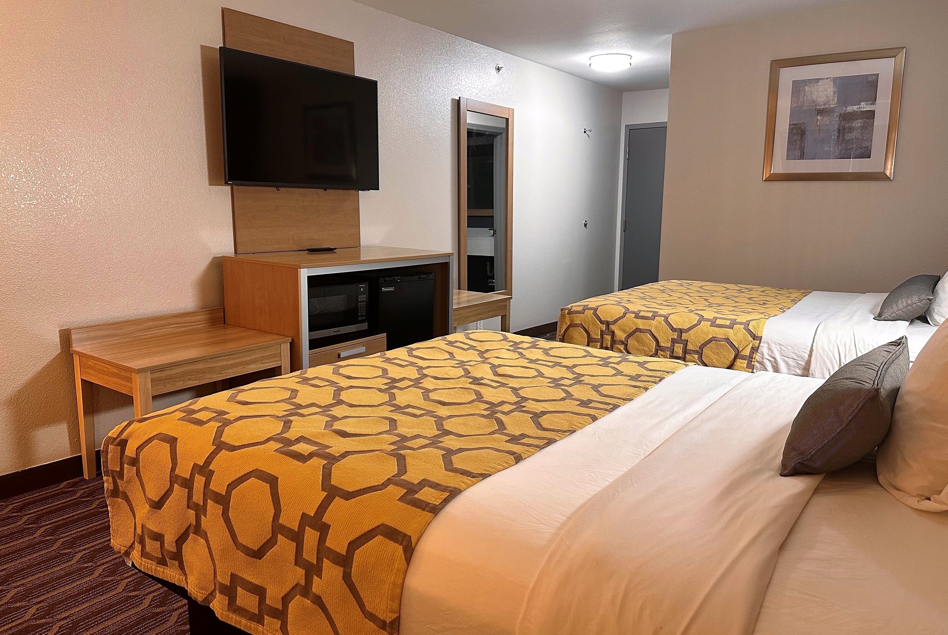 Guest room at the Baymont by Wyndham Noblesville in Noblesville, Indiana