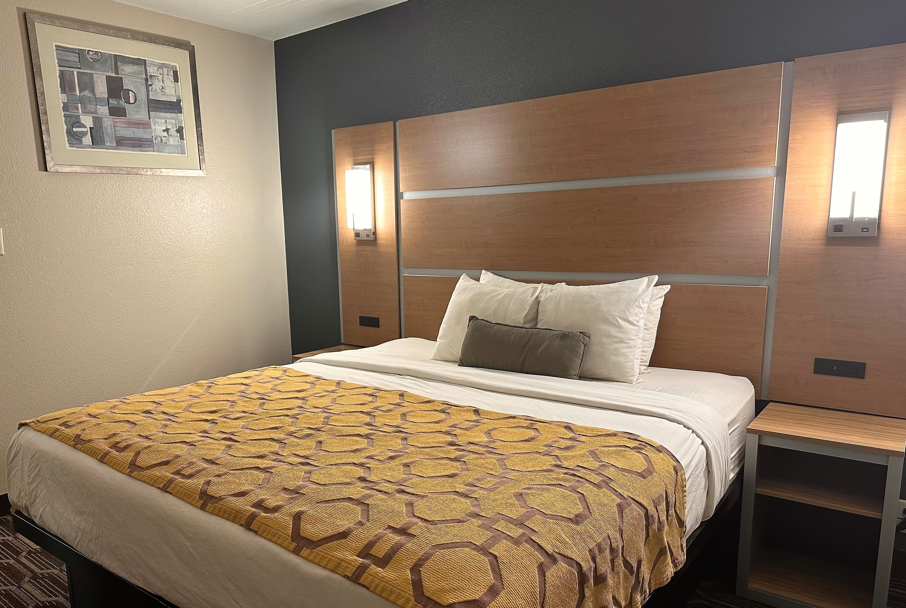 Guest room at the Baymont by Wyndham Noblesville in Noblesville, Indiana