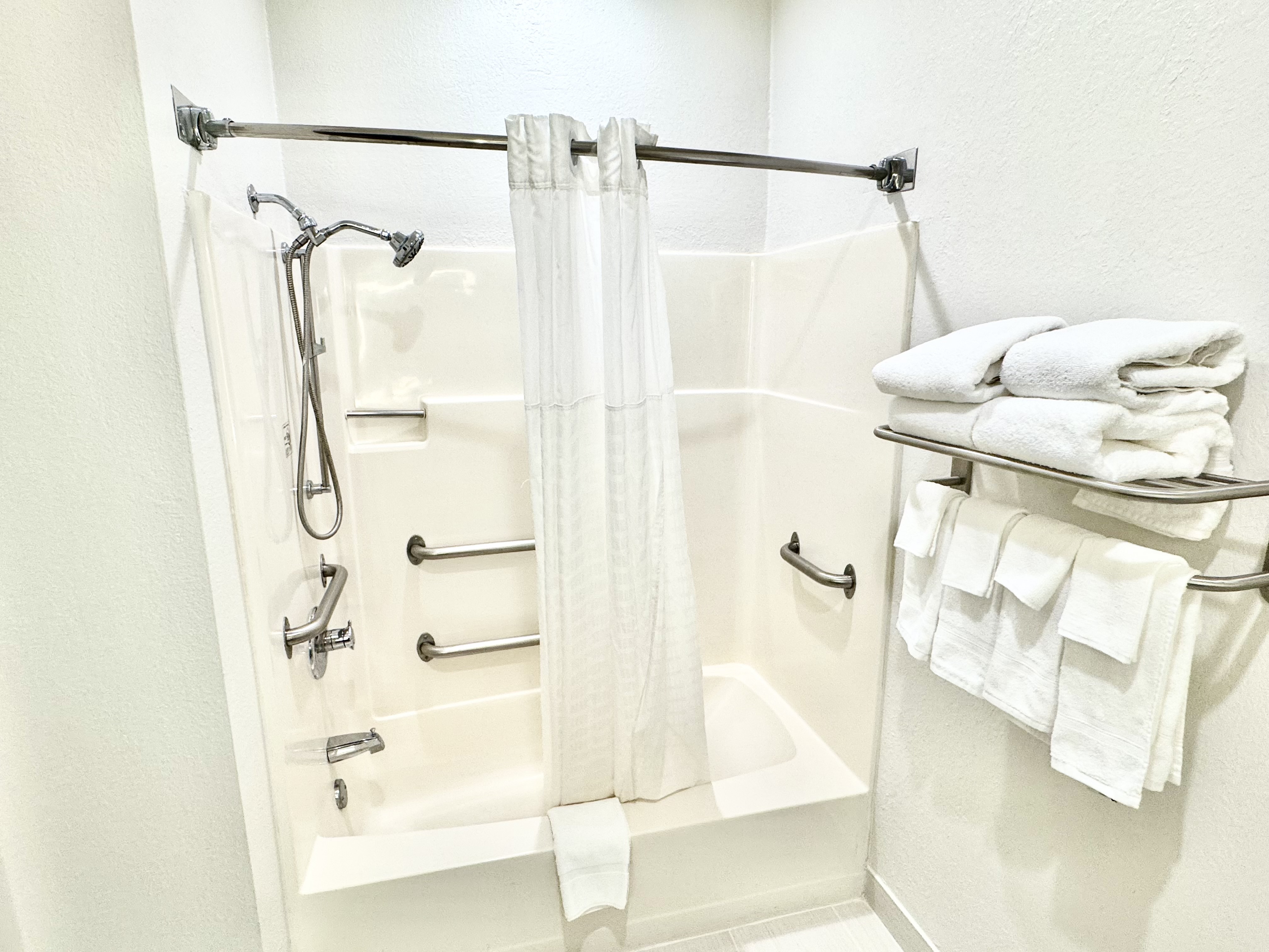 Guest room at the Baymont by Wyndham Richmond I-70 in Richmond, Indiana