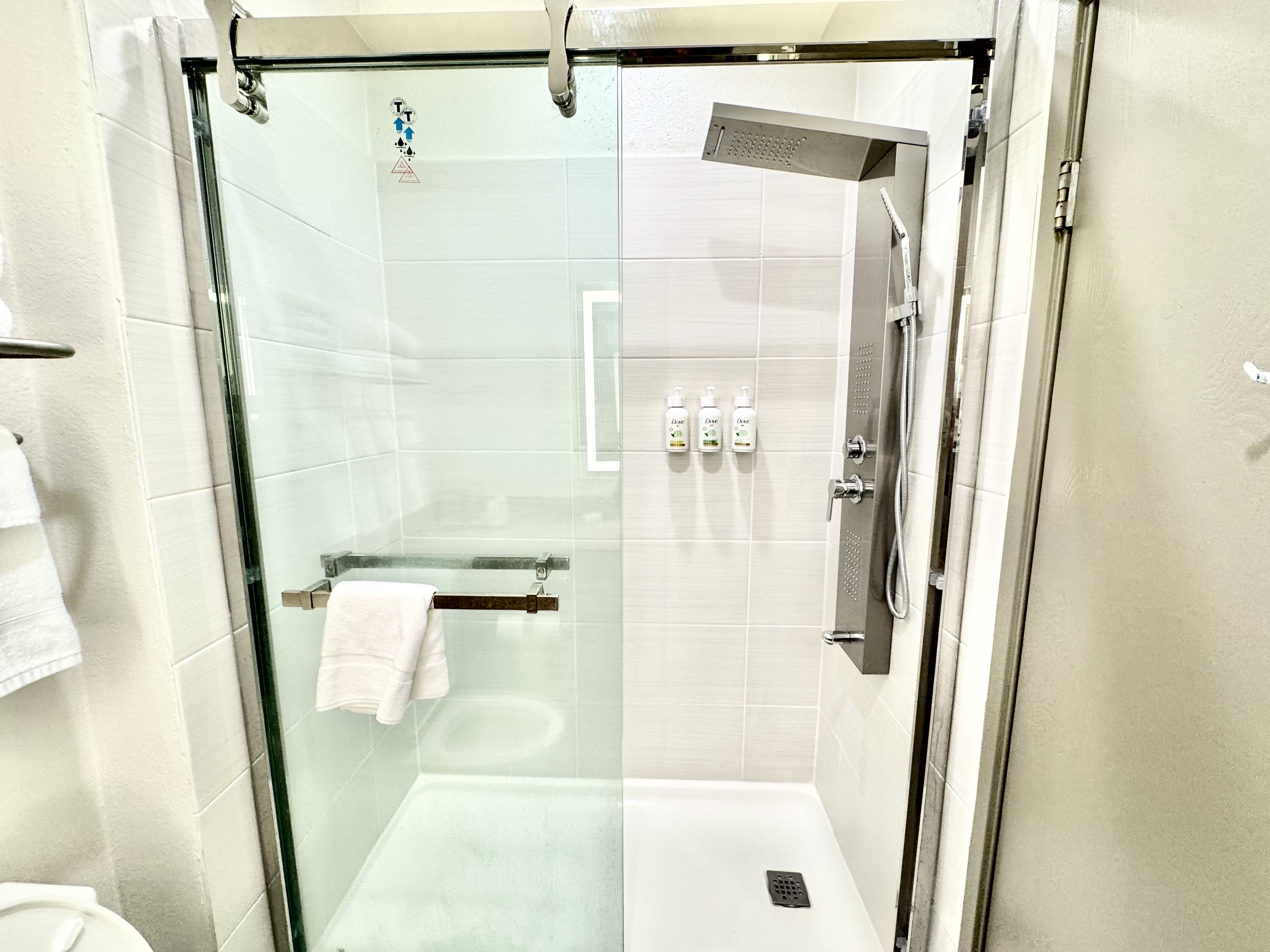 Guest room at the Baymont by Wyndham Richmond I-70 in Richmond, Indiana