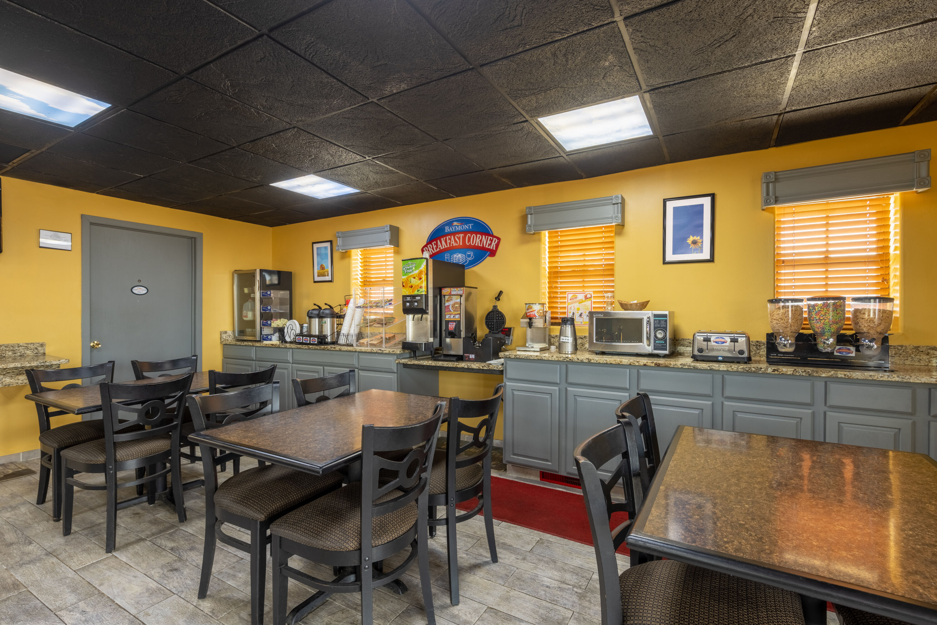 Baymont by Wyndham El Dorado restaurant breakfast area with seating in El Dorado, Kansas
