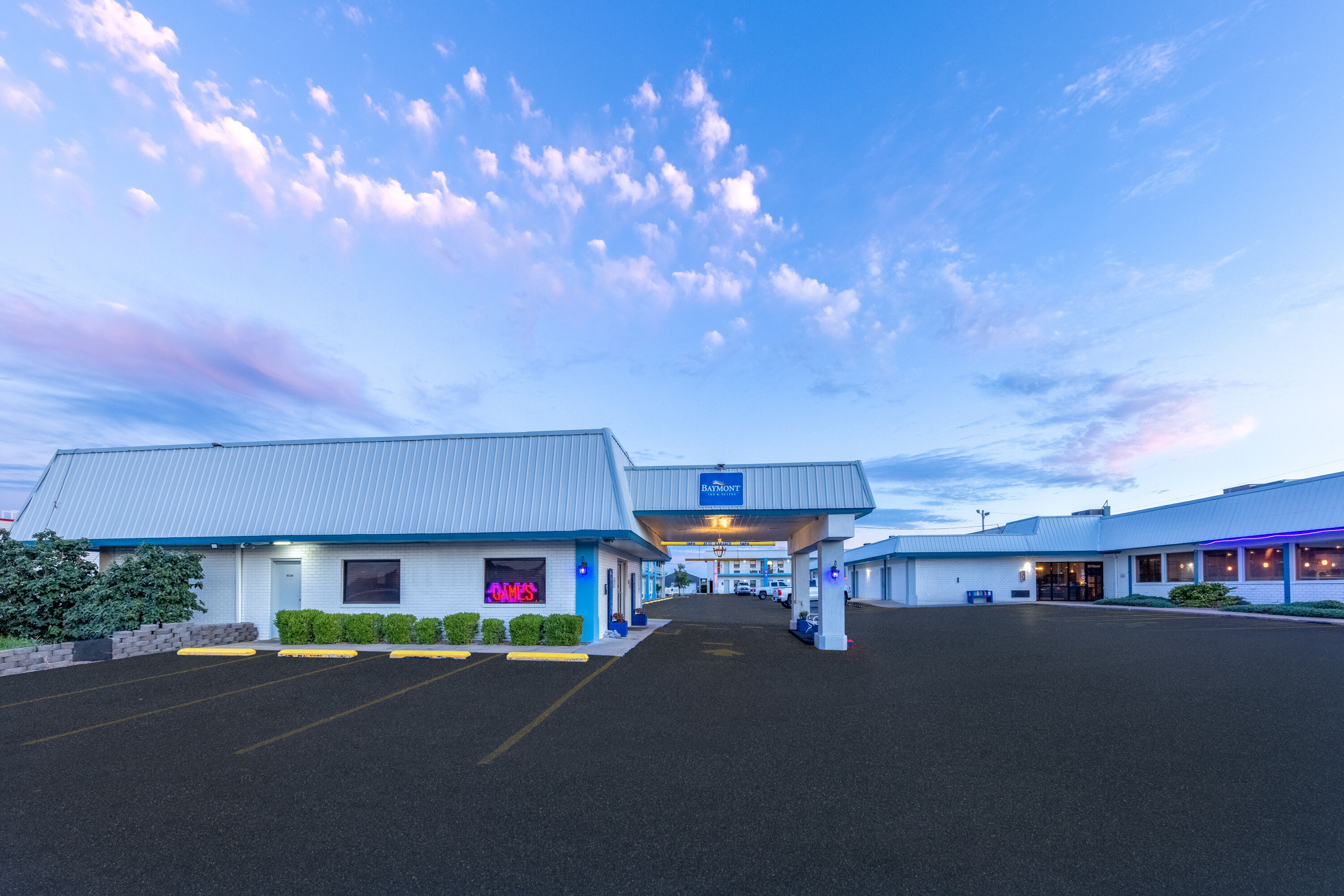 Exterior of Baymont by Wyndham El Dorado hotel in El Dorado, Kansas