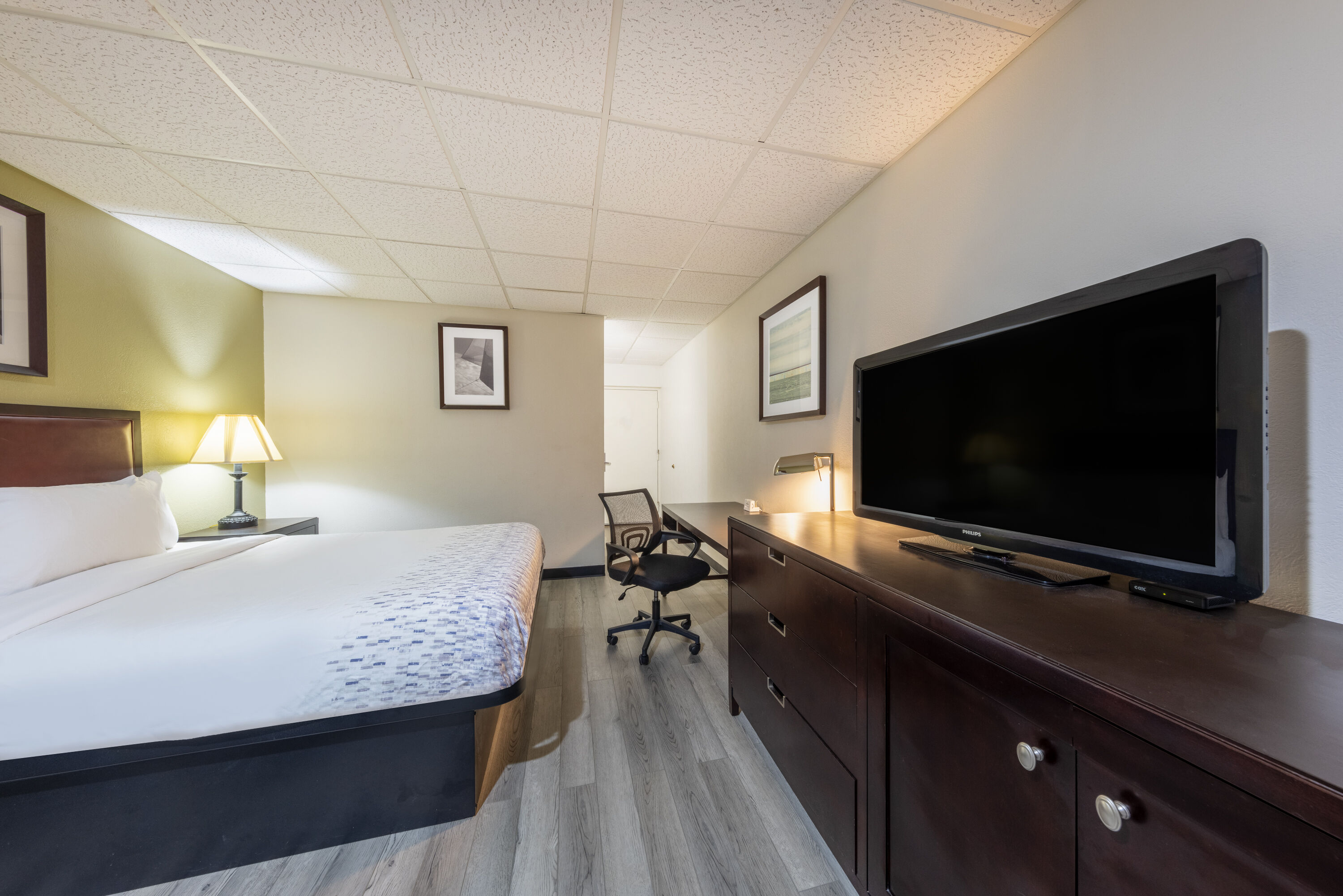 Guest room at the Baymont by Wyndham El Dorado in El Dorado, Kansas