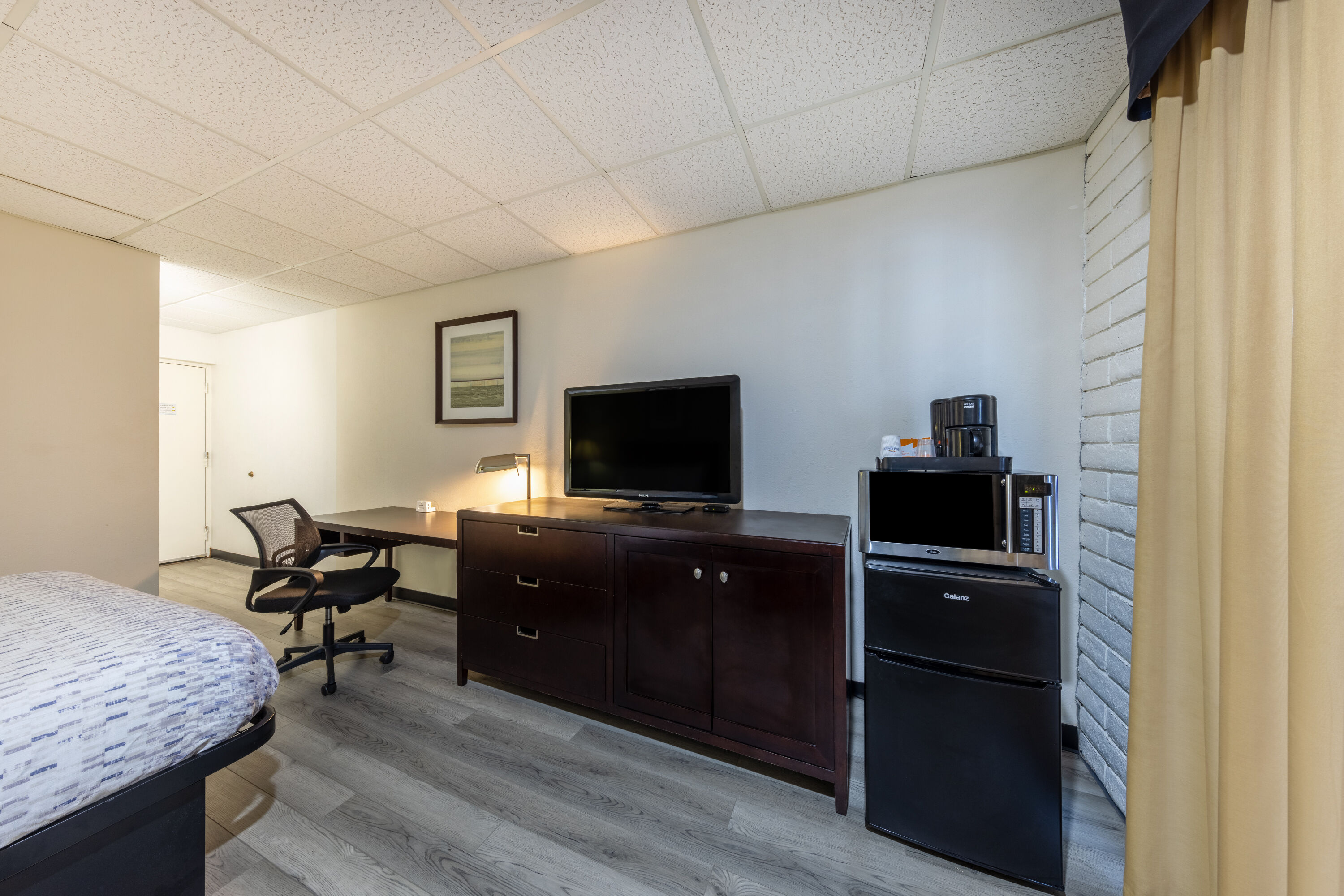 Guest room at the Baymont by Wyndham El Dorado in El Dorado, Kansas