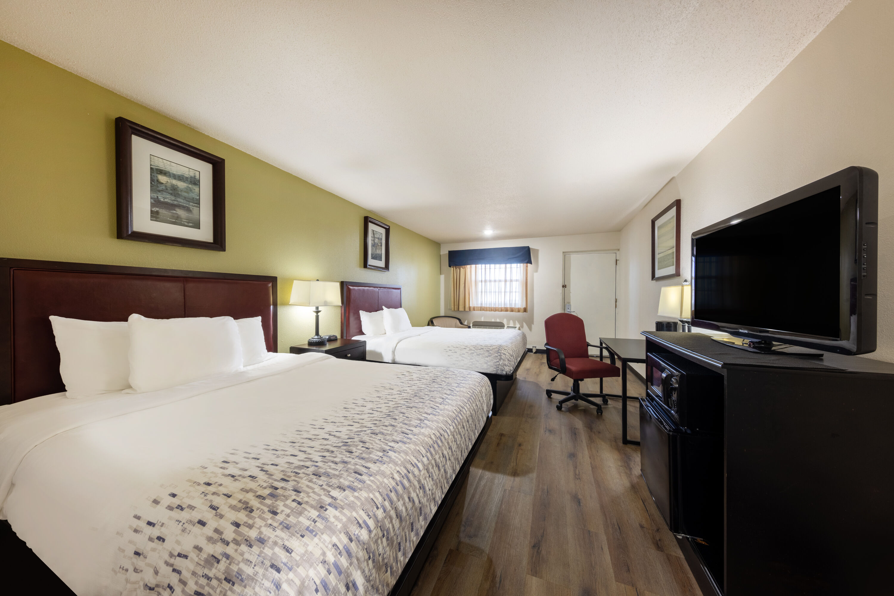 Guest room at the Baymont by Wyndham El Dorado in El Dorado, Kansas