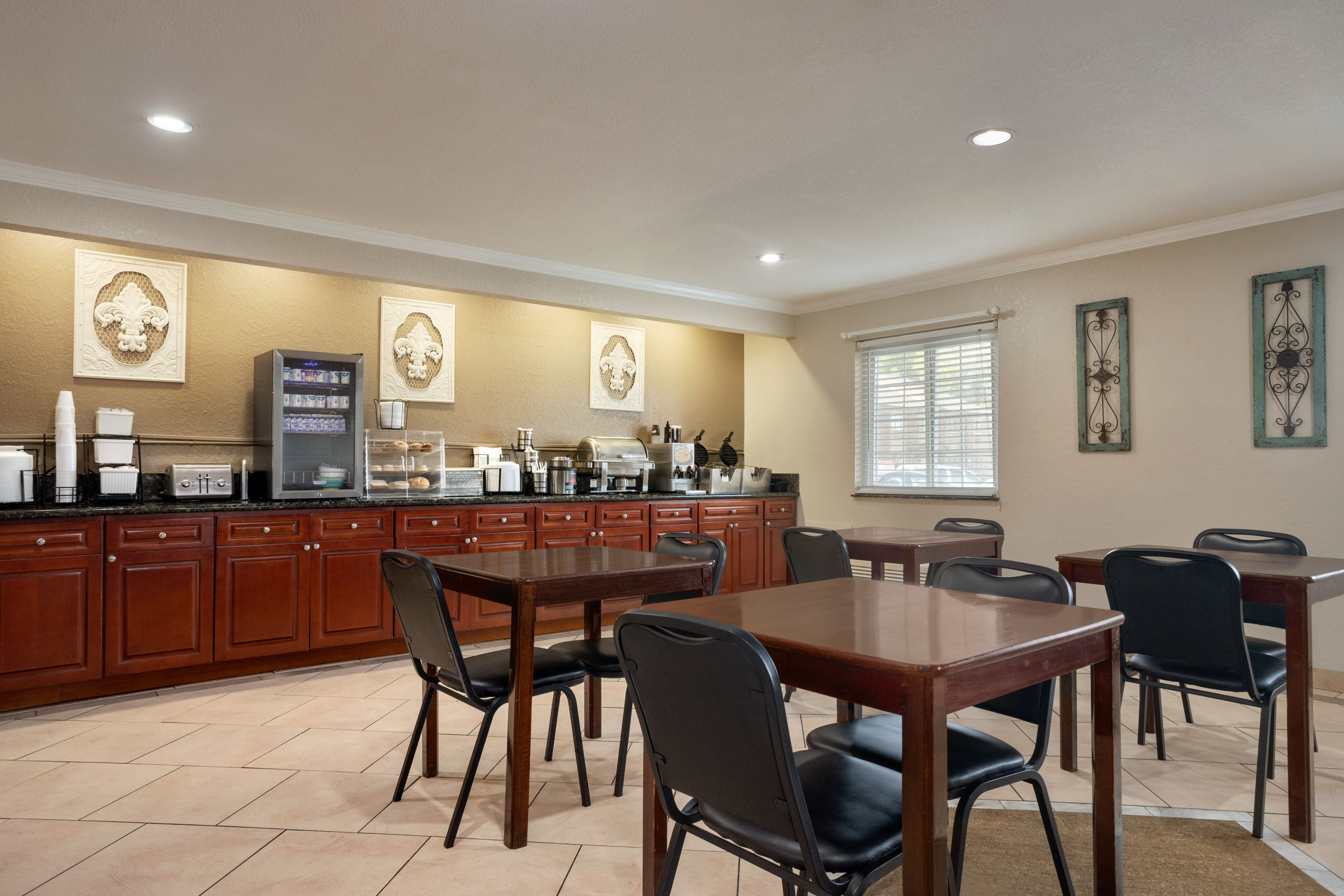 Free breakfast at Baymont by Wyndham Kansas City KU Medical Center in Kansas City, Kansas