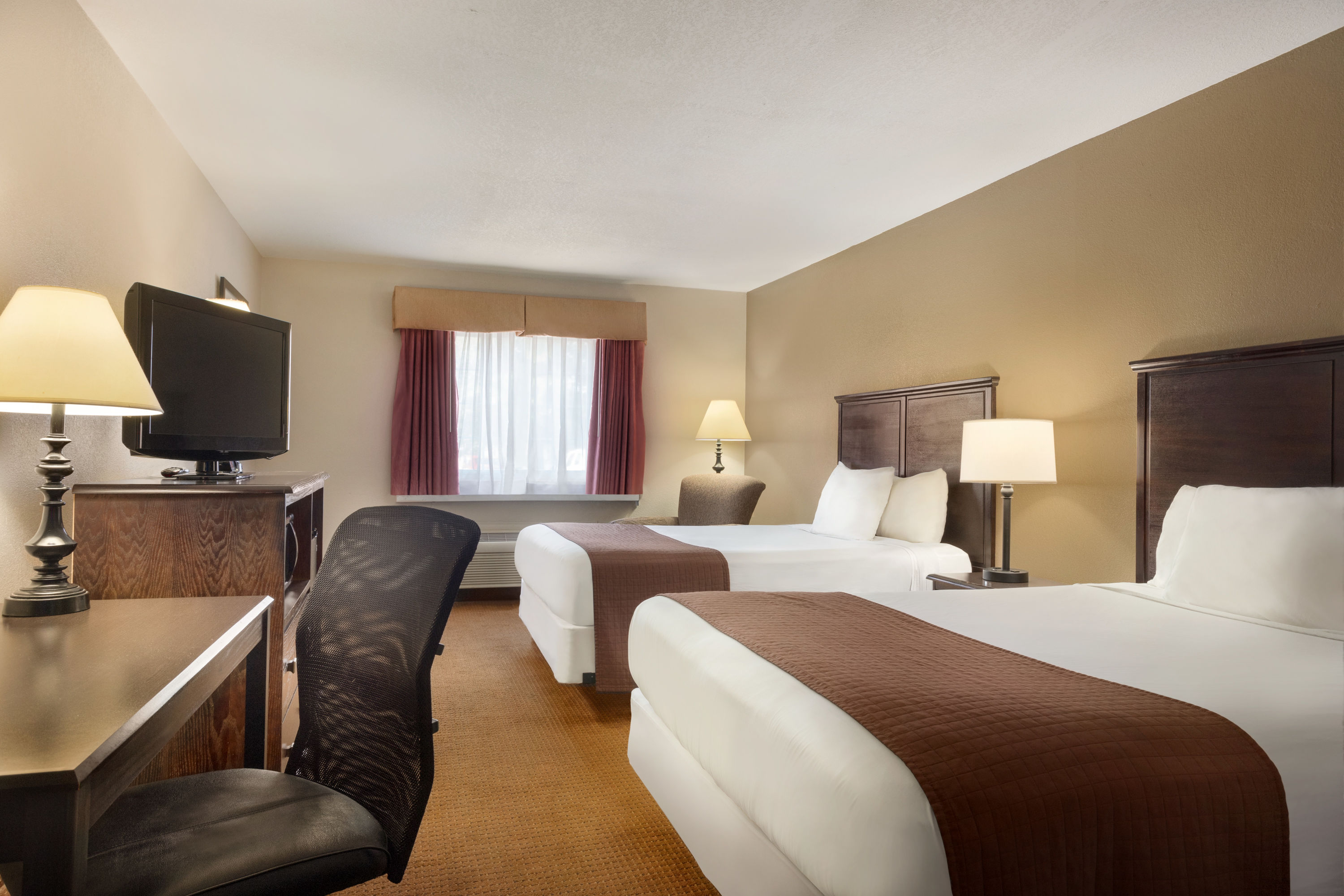 Guest room at the Baymont by Wyndham Kansas City KU Medical Center in Kansas City, Kansas