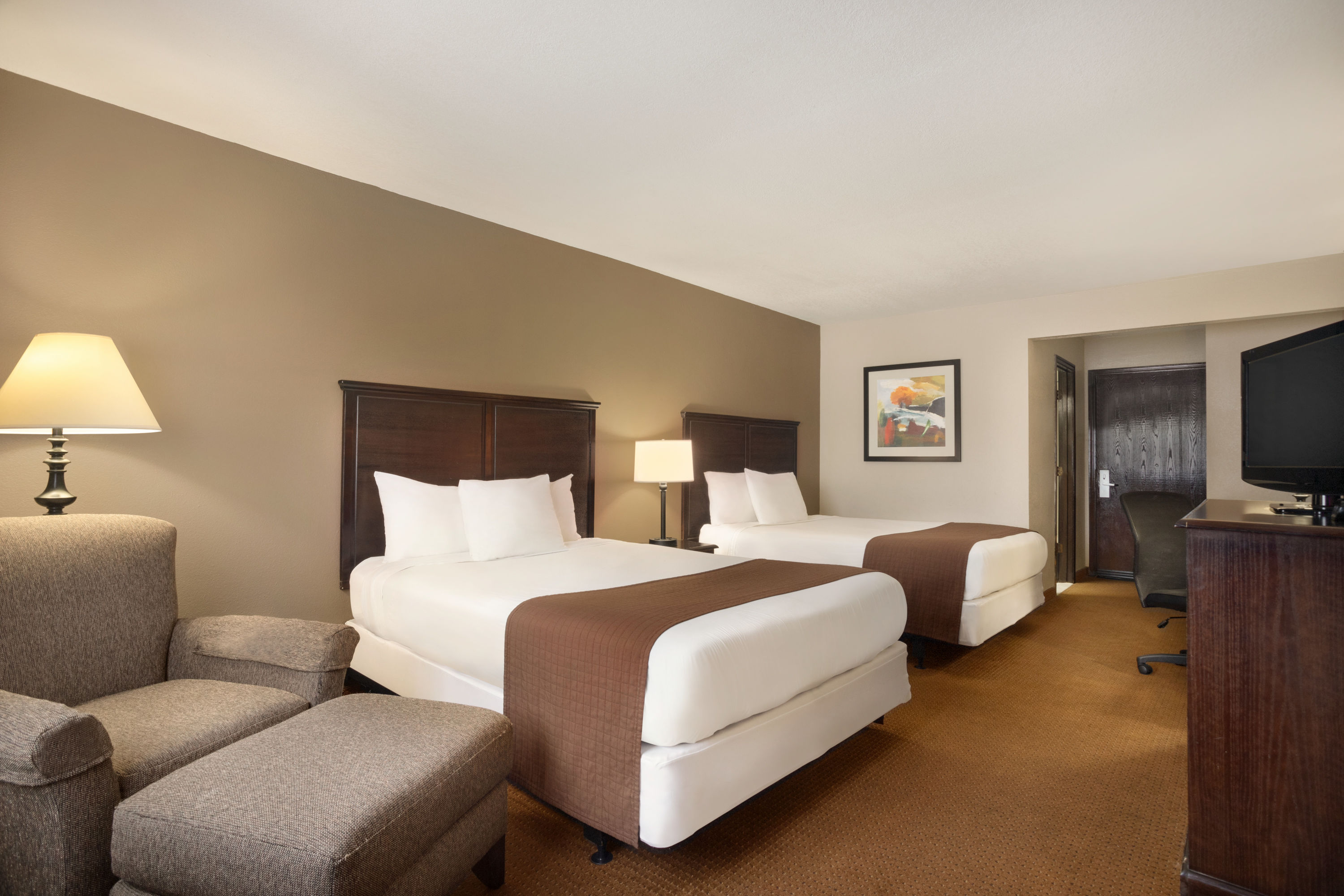 Guest room at the Baymont by Wyndham Kansas City KU Medical Center in Kansas City, Kansas