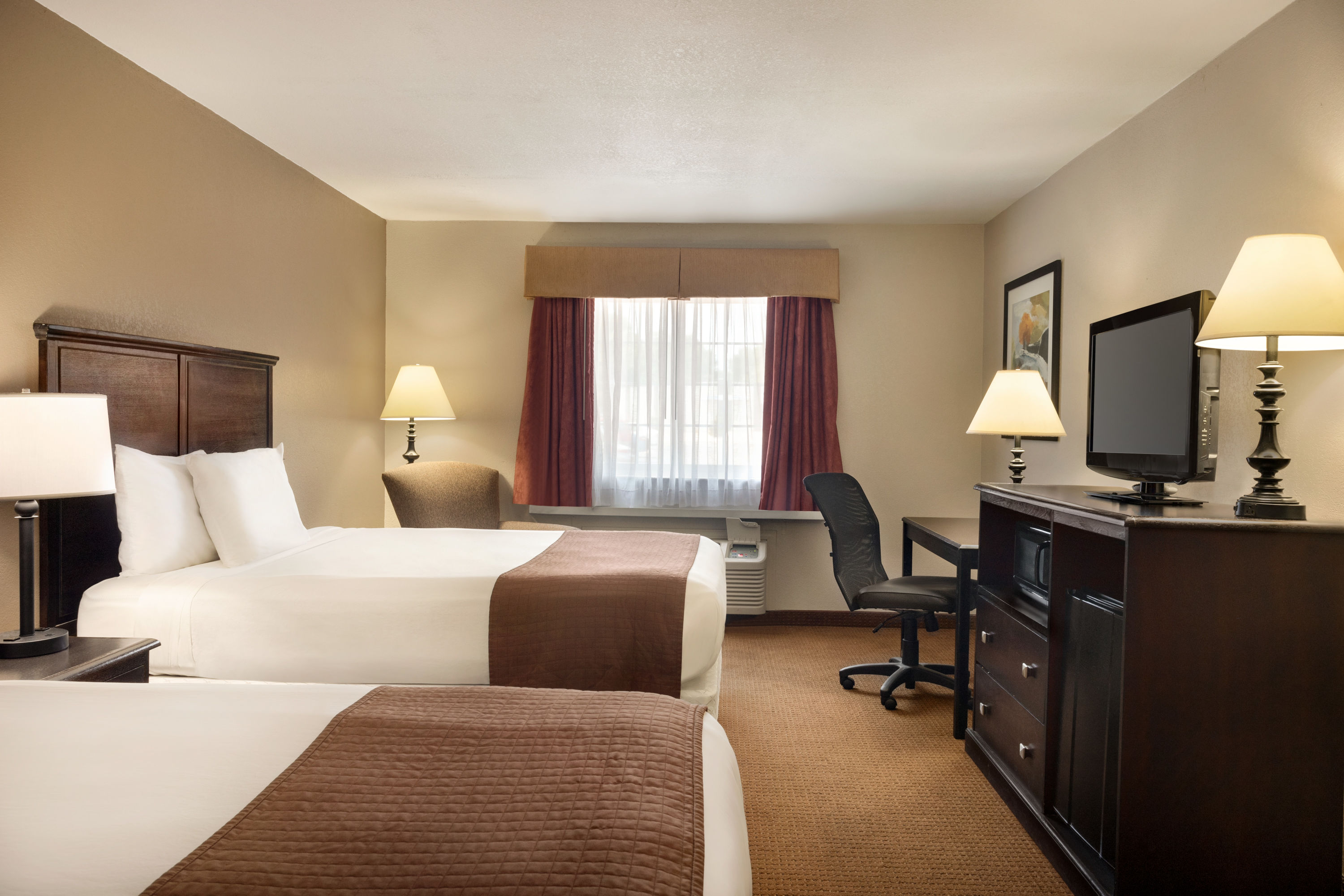 Guest room at the Baymont by Wyndham Kansas City KU Medical Center in Kansas City, Kansas