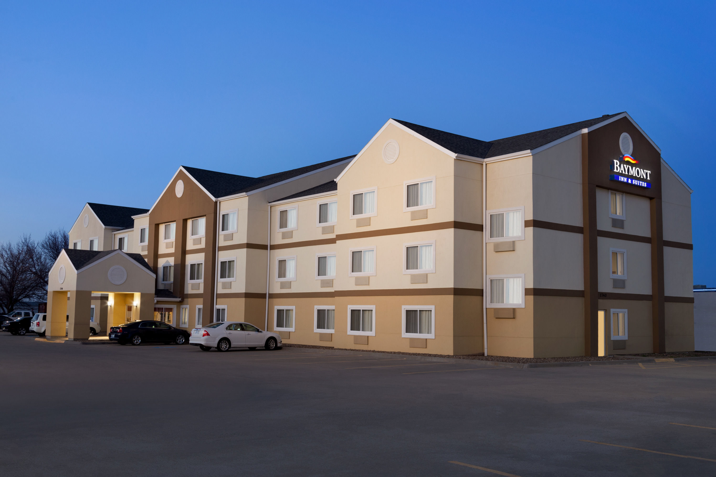 Exterior of Baymont by Wyndham Salina hotel in Salina, Kansas