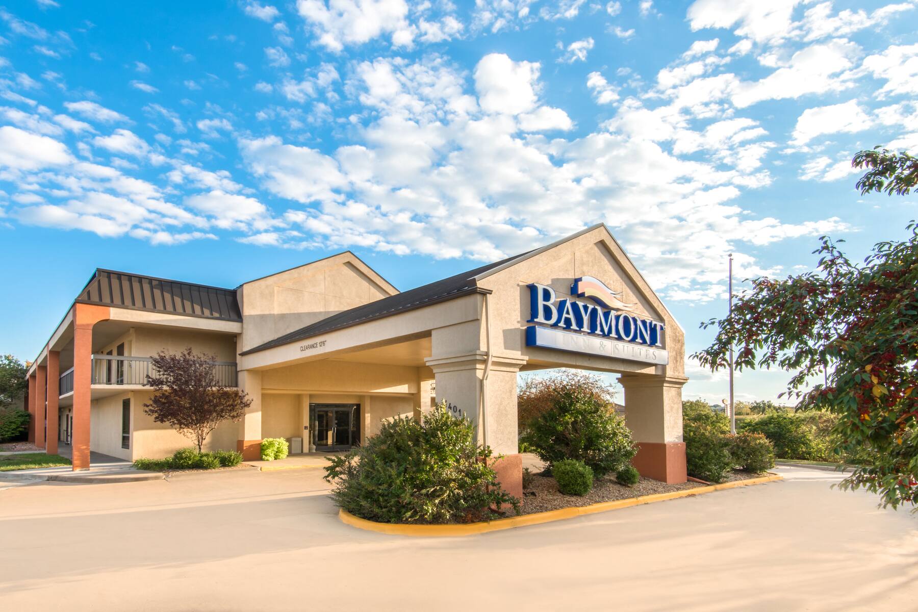 Exterior of Baymont Inn & Suites Topeka hotel in Topeka, Kansas Exterior of Baymont Inn & Suites Topeka hotel in Topeka, Kansas