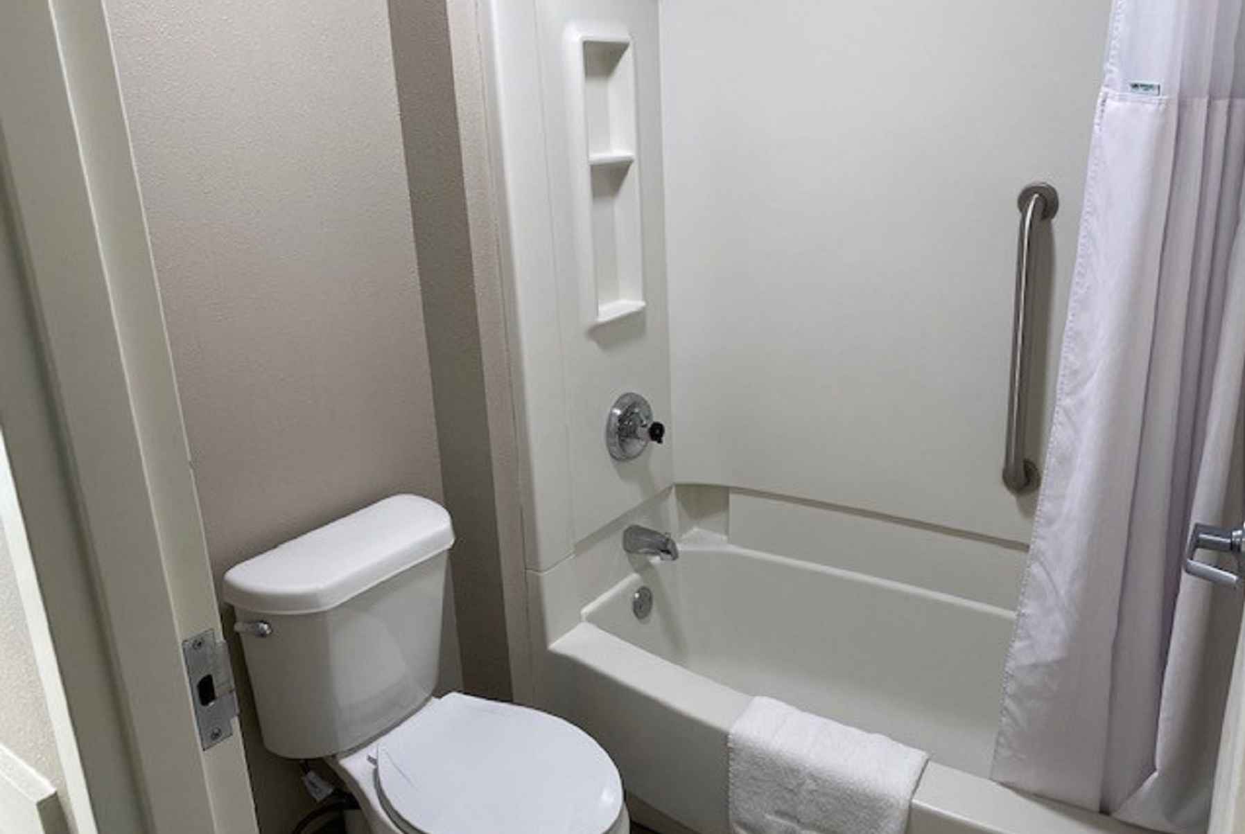 Guest room bath at the Baymont by Wyndham Topeka in Topeka, Kansas